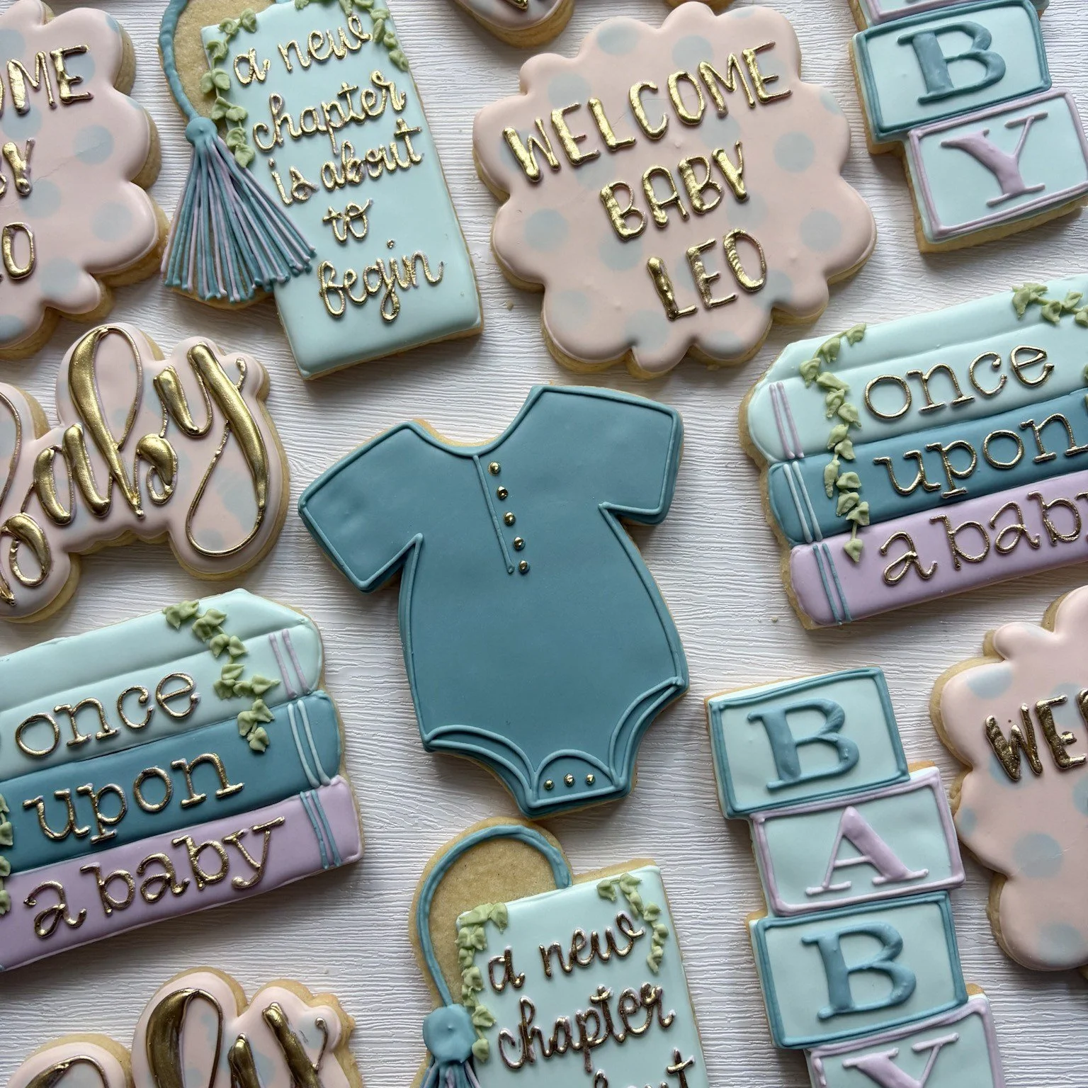 📚🍼✨ Once Upon a Time&hellip; a Baby Was on the Way! ✨🍼📚

A little one is about to begin their very own story, and what better way to celebrate than with book-themed baby shower cookies! 💕📖

From classic storybooks to sweet literary details, the