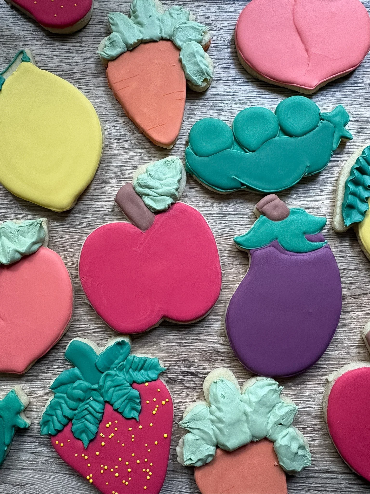 🍓🥕 A little farmer&rsquo;s market cutie is on the way! 🌽🍅💕

Fresh-picked sweetness for a beautiful baby shower! These adorable farmer&rsquo;s market&ndash;themed cookies featured colorful fruits and veggies, perfect for celebrating the little on