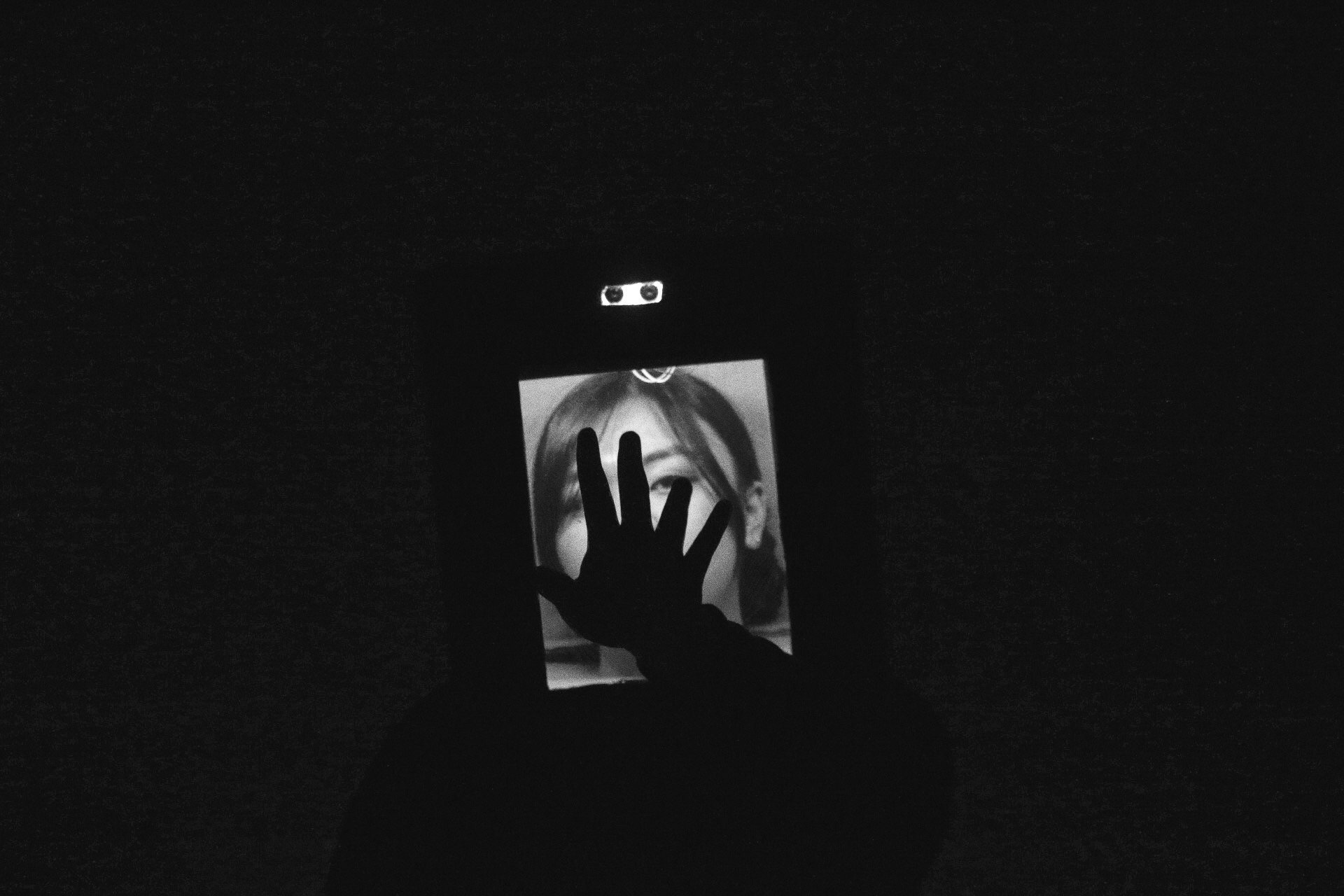 iseeu_inside-2.jpg