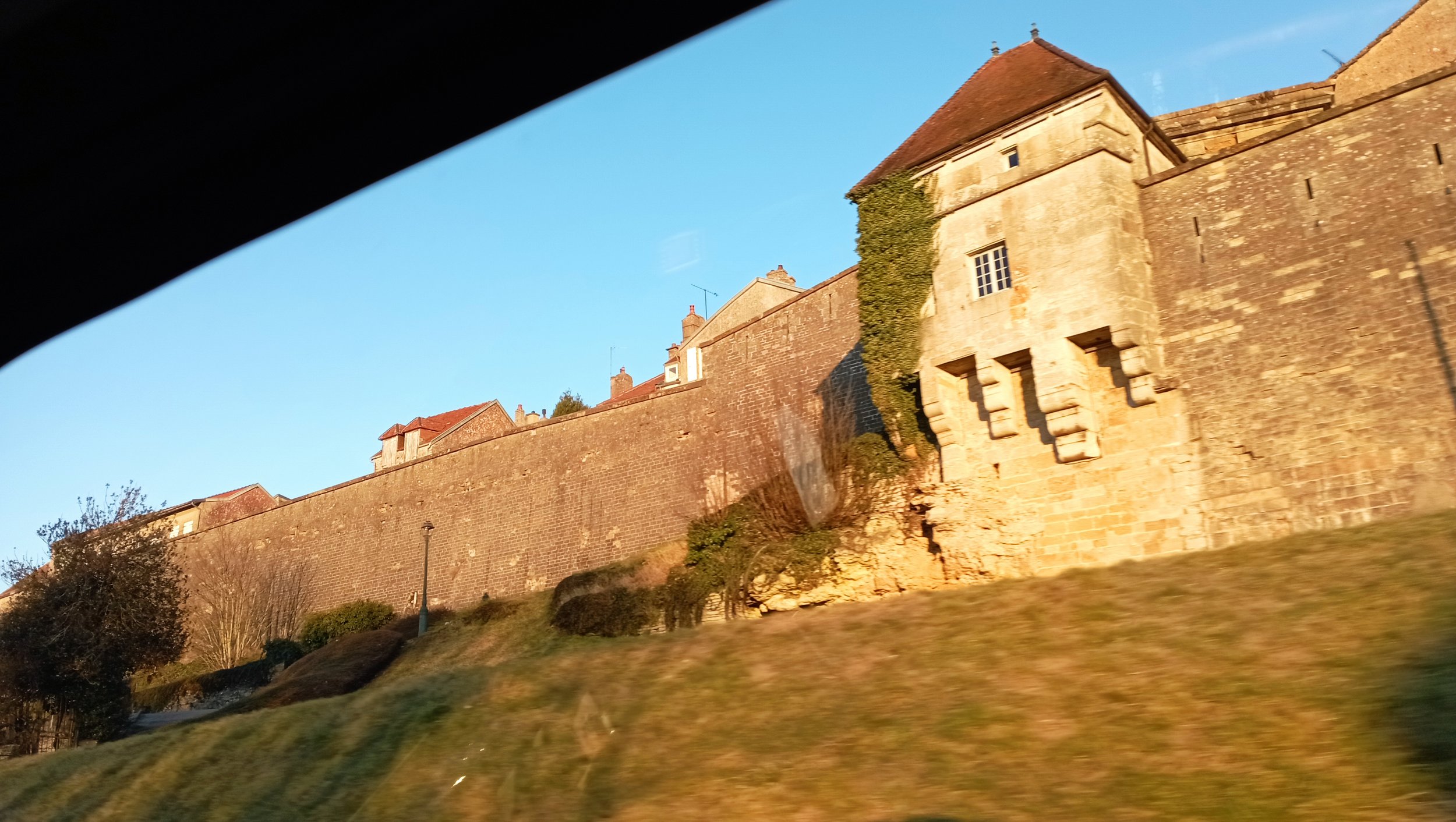 Autour des remparts