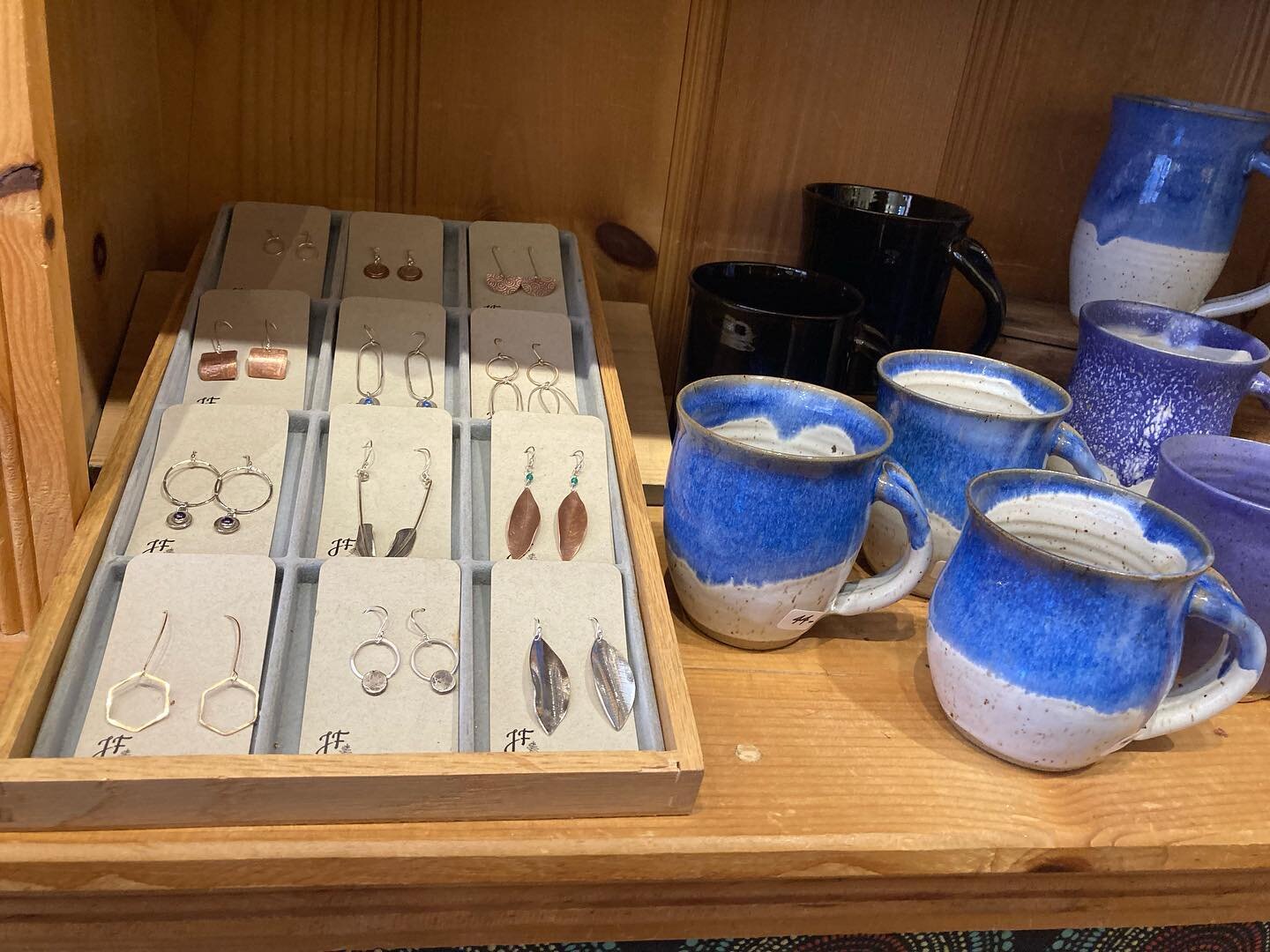 Pottery and Jewelry. A match made in handcrafted heaven 💜! If you&rsquo;re in the Black Mountain area, be sure to check out @sarahsunshinepottery.
It&rsquo;s right downtown on Cherry Street.