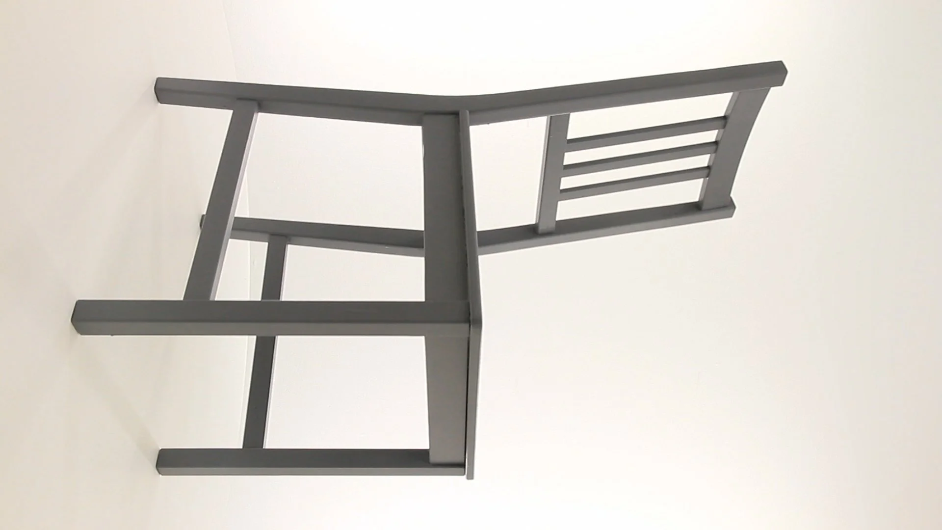BROKEN CHAIR (2016) 15'00"