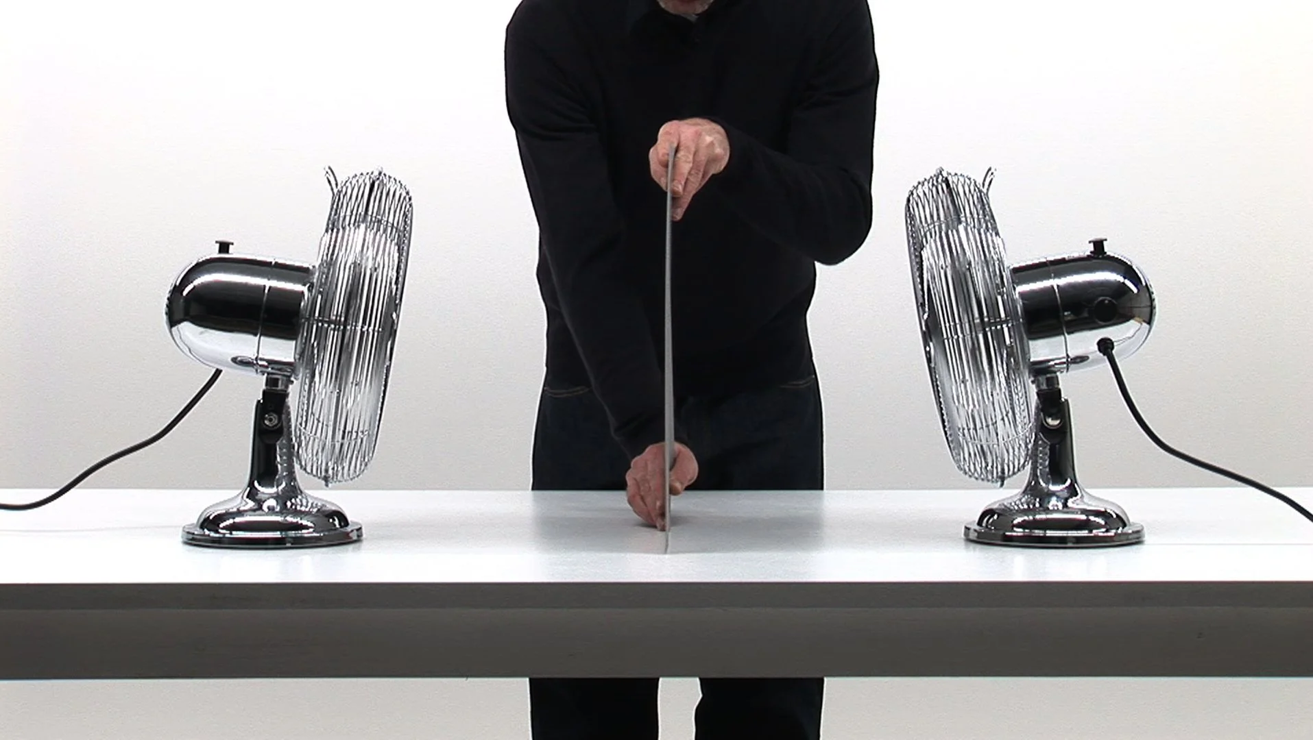 FAN / PAPER / FAN (2007) 3'16"