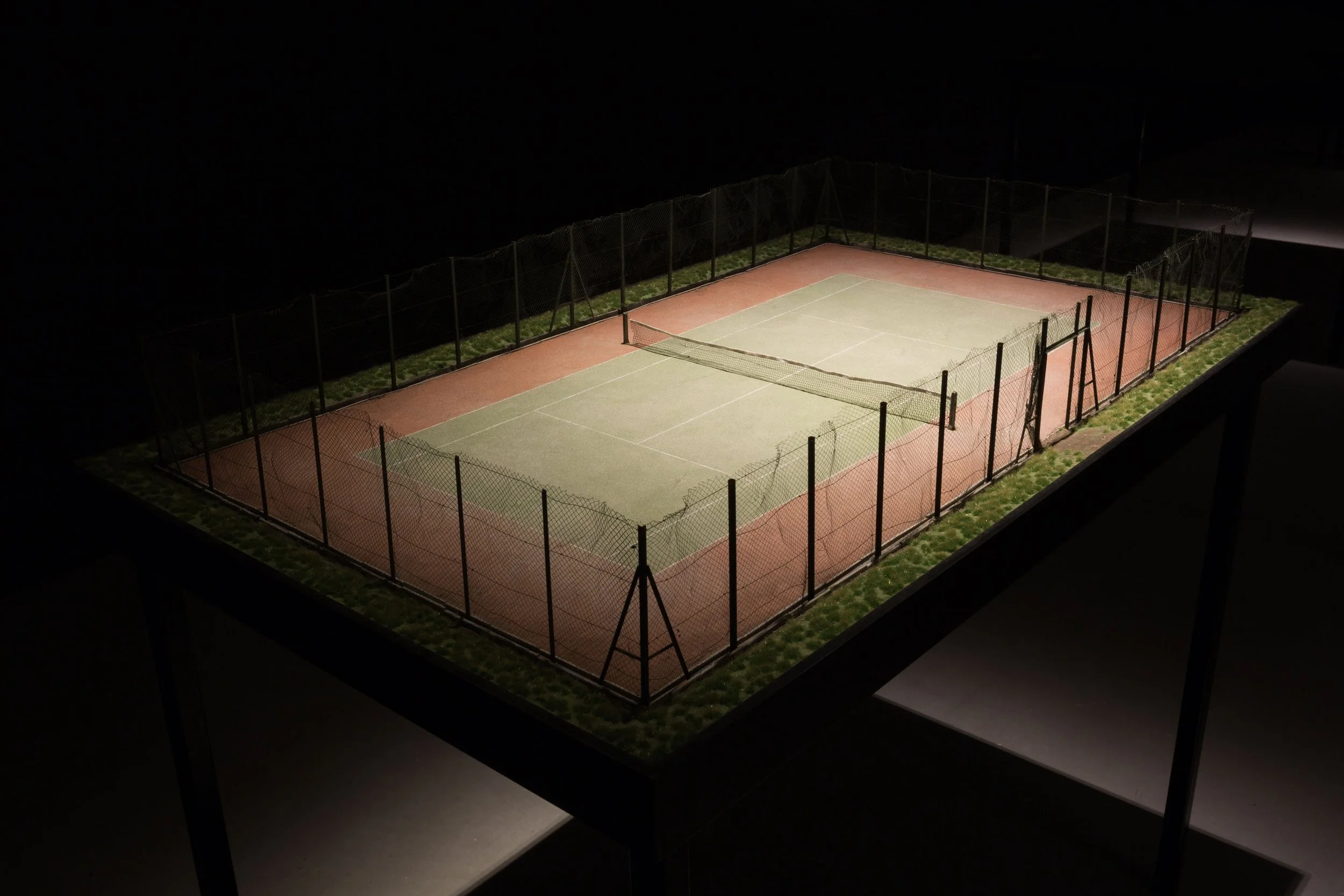 ENGLAND 1976 (2013) - scale model tennis court