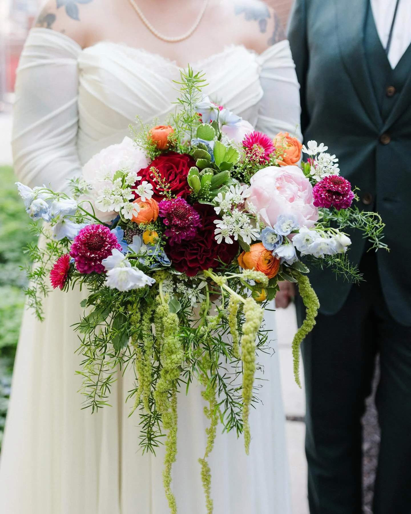 Getting more and more asks about next year - which is so exciting and even still filling out a few weekends later this year. DM or email me to chat anytime : - )
Bouquet by the very sweet @rubiaflowermarket ππ