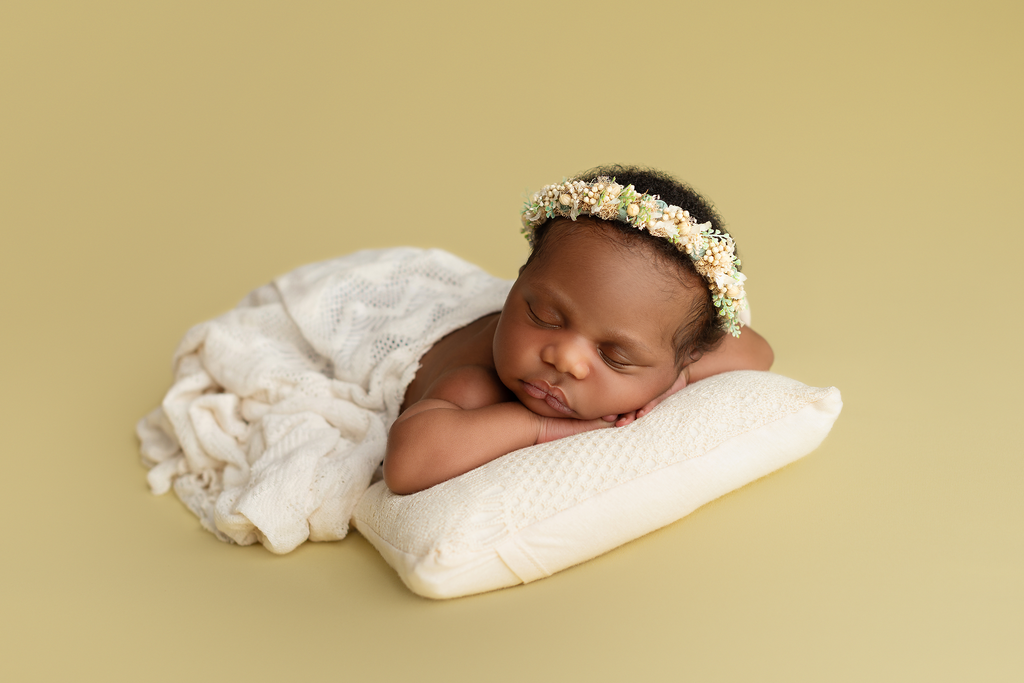kingston-newborn-photographer-yellow-blanket-cream-wrap-posed.png