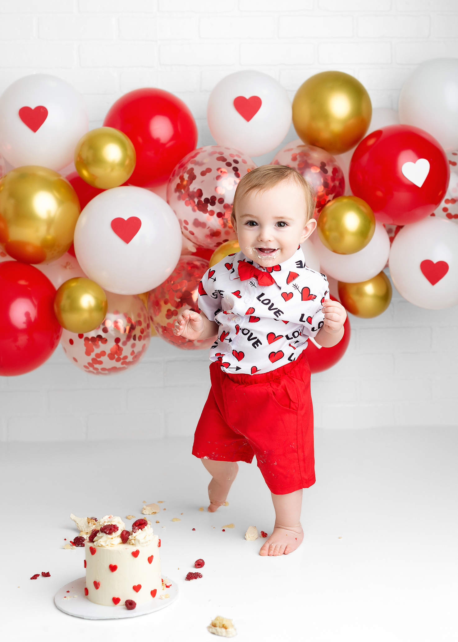 first-birthday-cake-smash-hearts-valentines-day-red-gold-white-Kingston-family-photographer.png