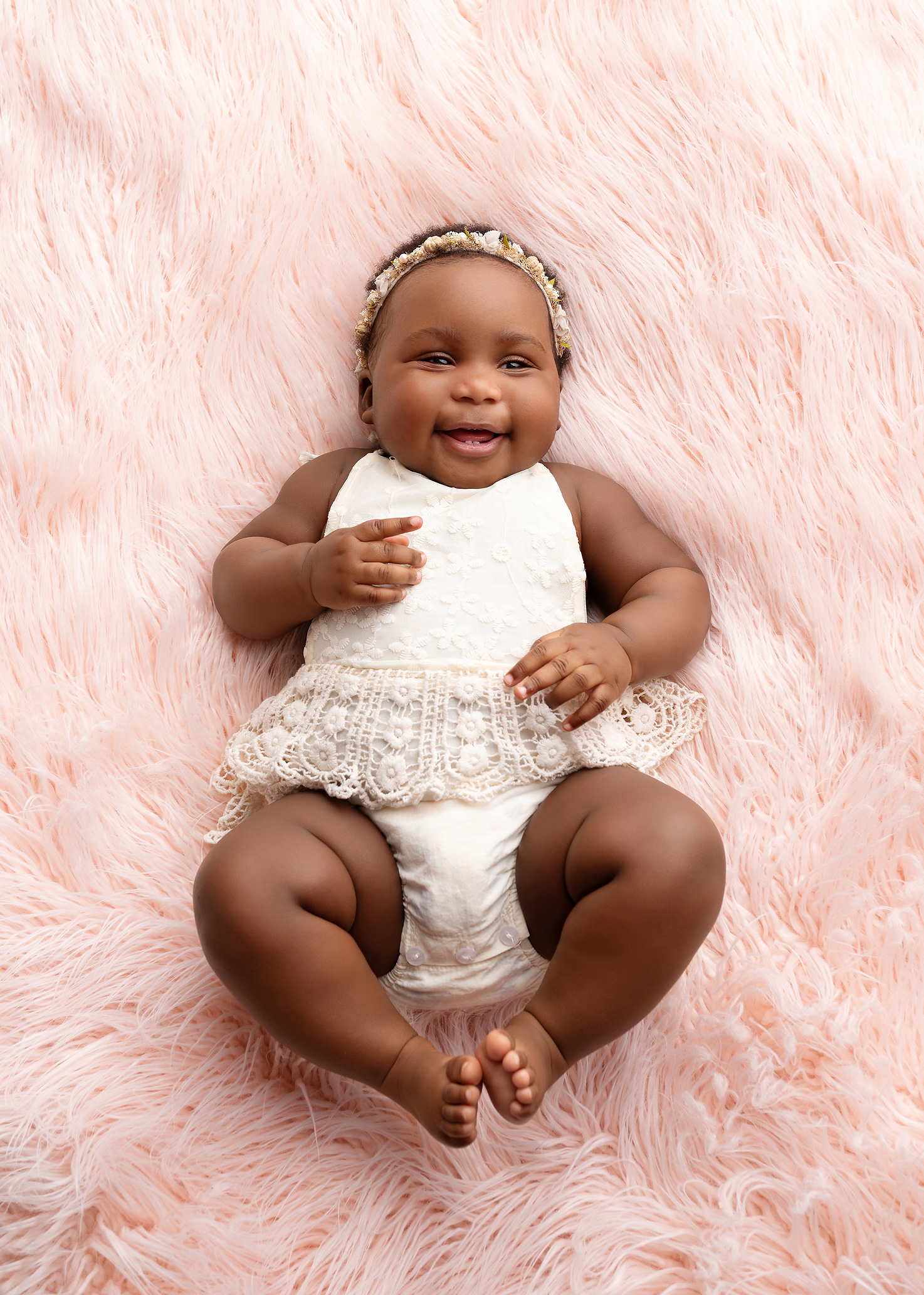 baby-girl-6-month-portrait-Kingston-photographer-pink-flokati-smiling.png