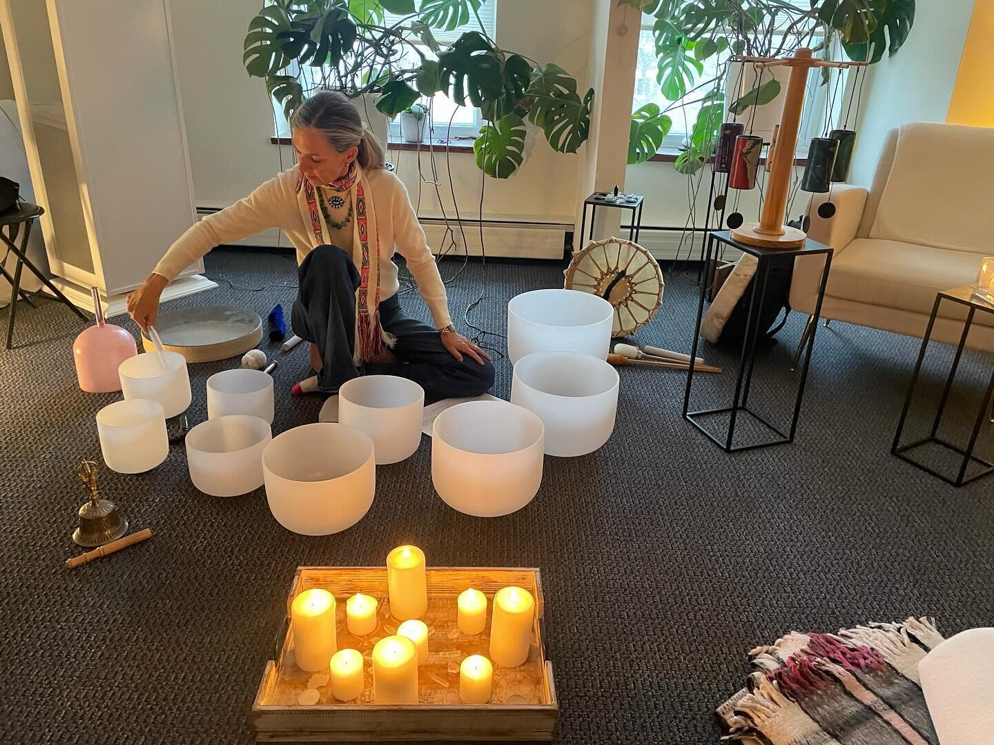 From our March Sound Bath last night at Coral Poppy.🕯️

Stay tuned for our sound bath in April!✨🤍

#soundbath #soundhealing #soundbathcleveland #cleveland #thisiscle #clevelandevents #selfcare #relaxation #crystals #crystalhealing #crystals #univer