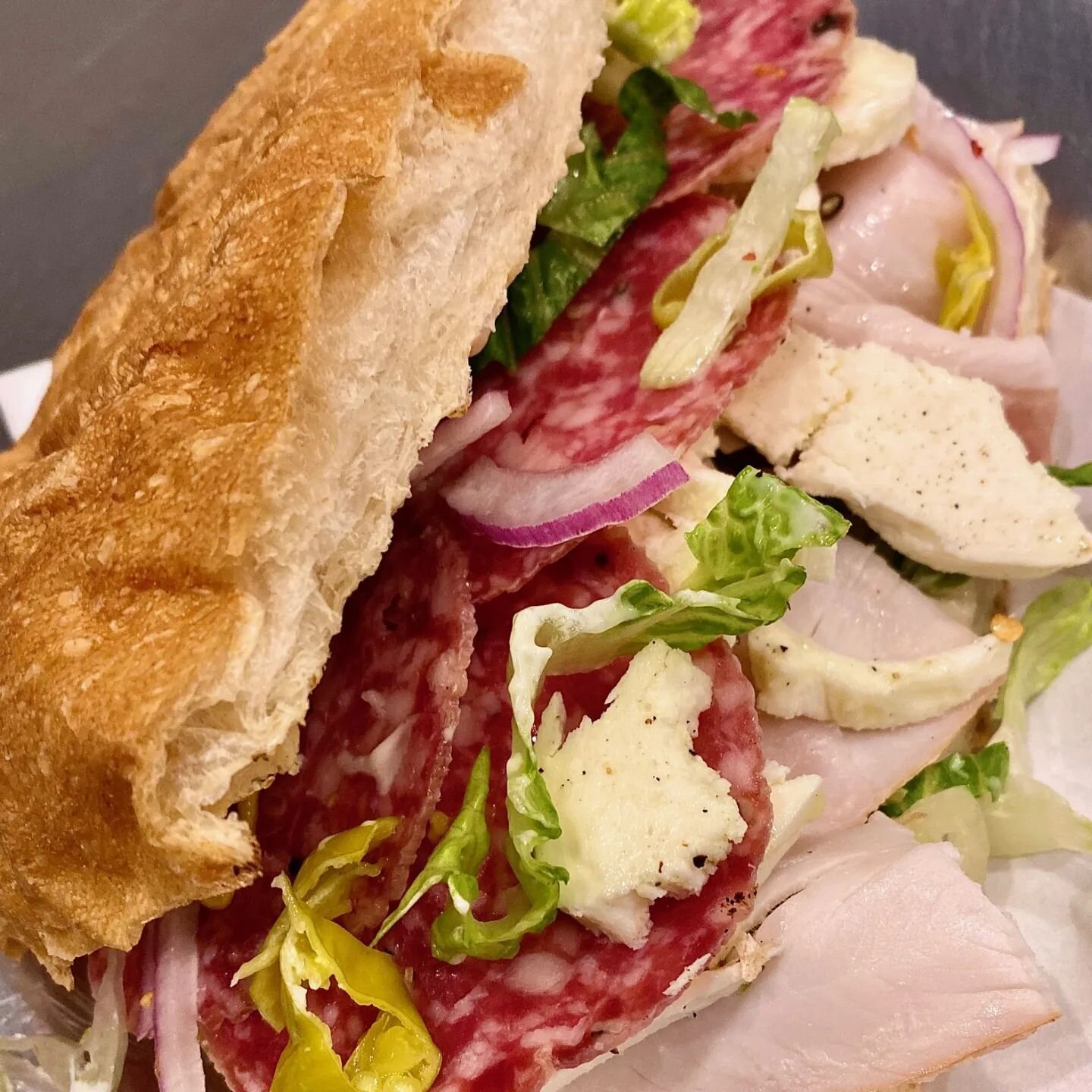 Sandwich of the week! Turkey, soppressata, and mozzarella with romaine, cracked pepper aioli, red onion, marinated tomato, served on ciabbatta. See you soon!
#rvafood #rvacoffee #rvalunch