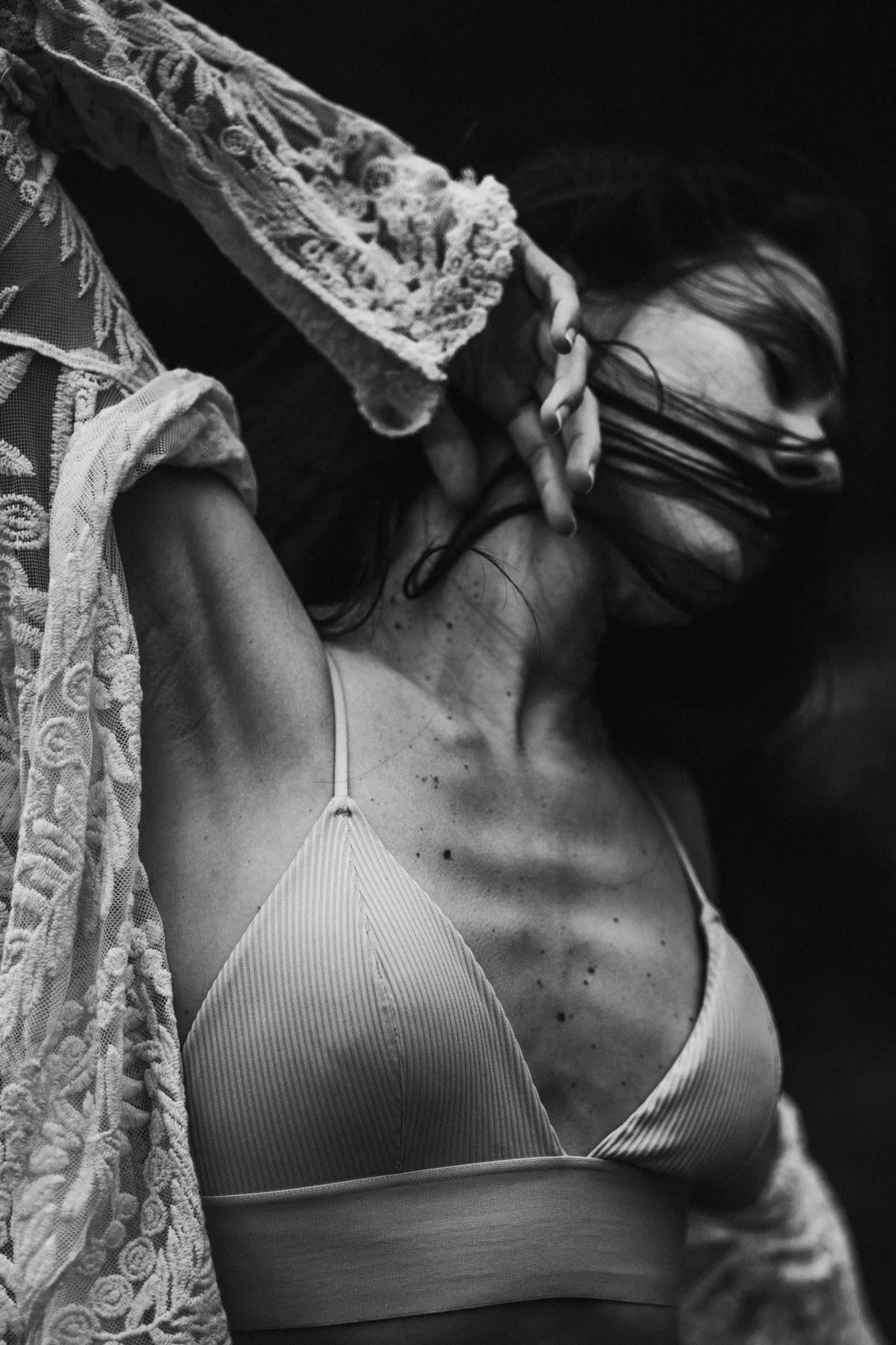 Danse en liberté – mouvement d’ouverture et d’expression corporelle dans un cadre urbain.