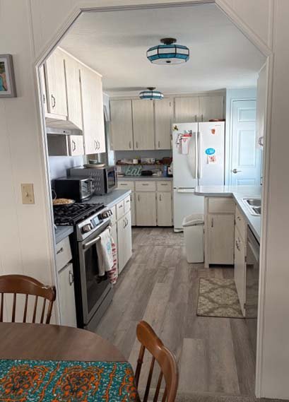 Kitchen 2.jpg