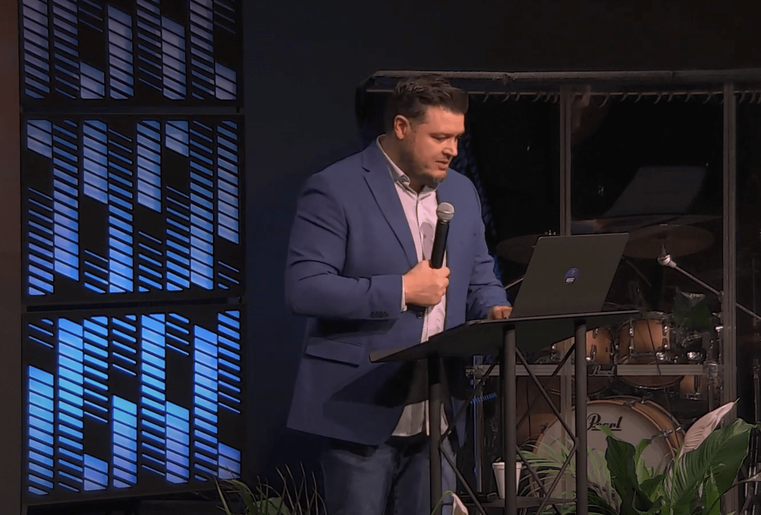 Pastor Rravis Hunt Harvest Revival Center