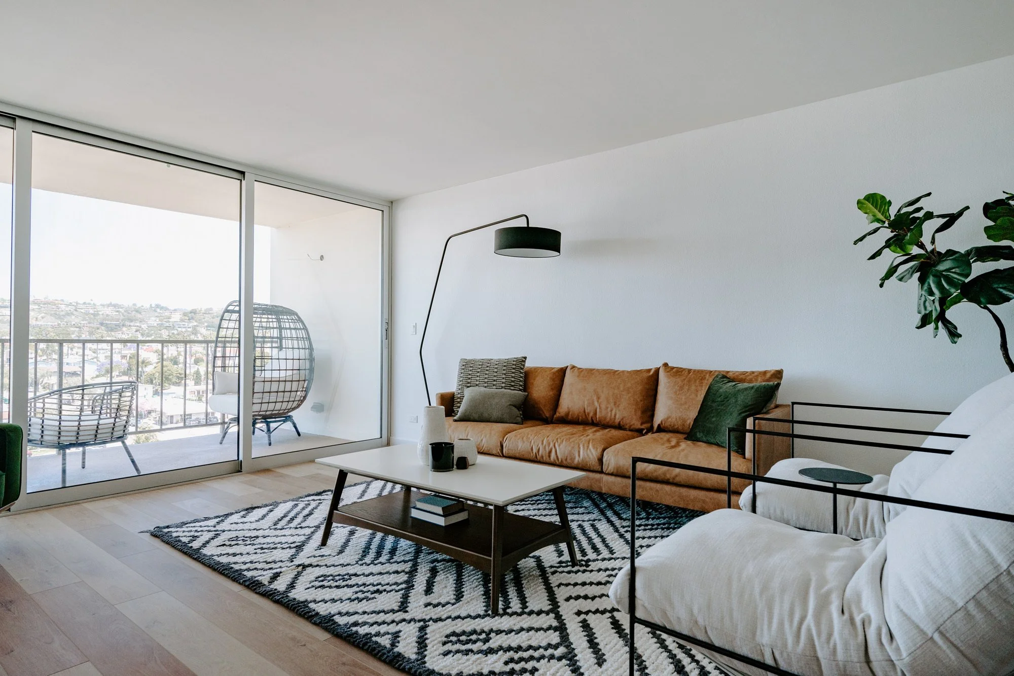 4944CassSt-MLS-022.jpg