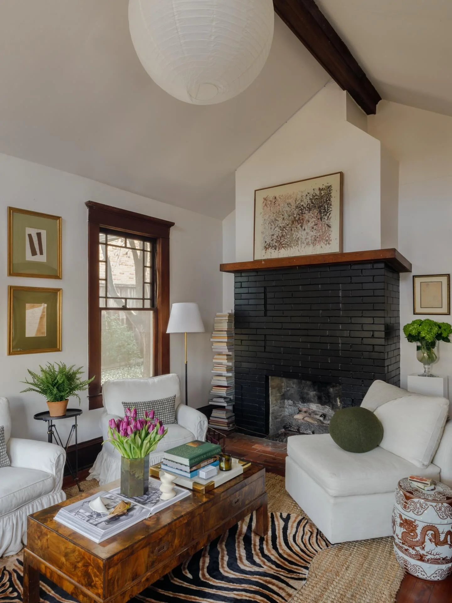 missing the old KCo. bungalow today ☕️

When I first moved in it as my office space in 2023, I challenged myself with furnishing &amp; decorating it with all second-hand finds (i.e. - @theguildshophouston, Facebook marketplace). The end result felt l