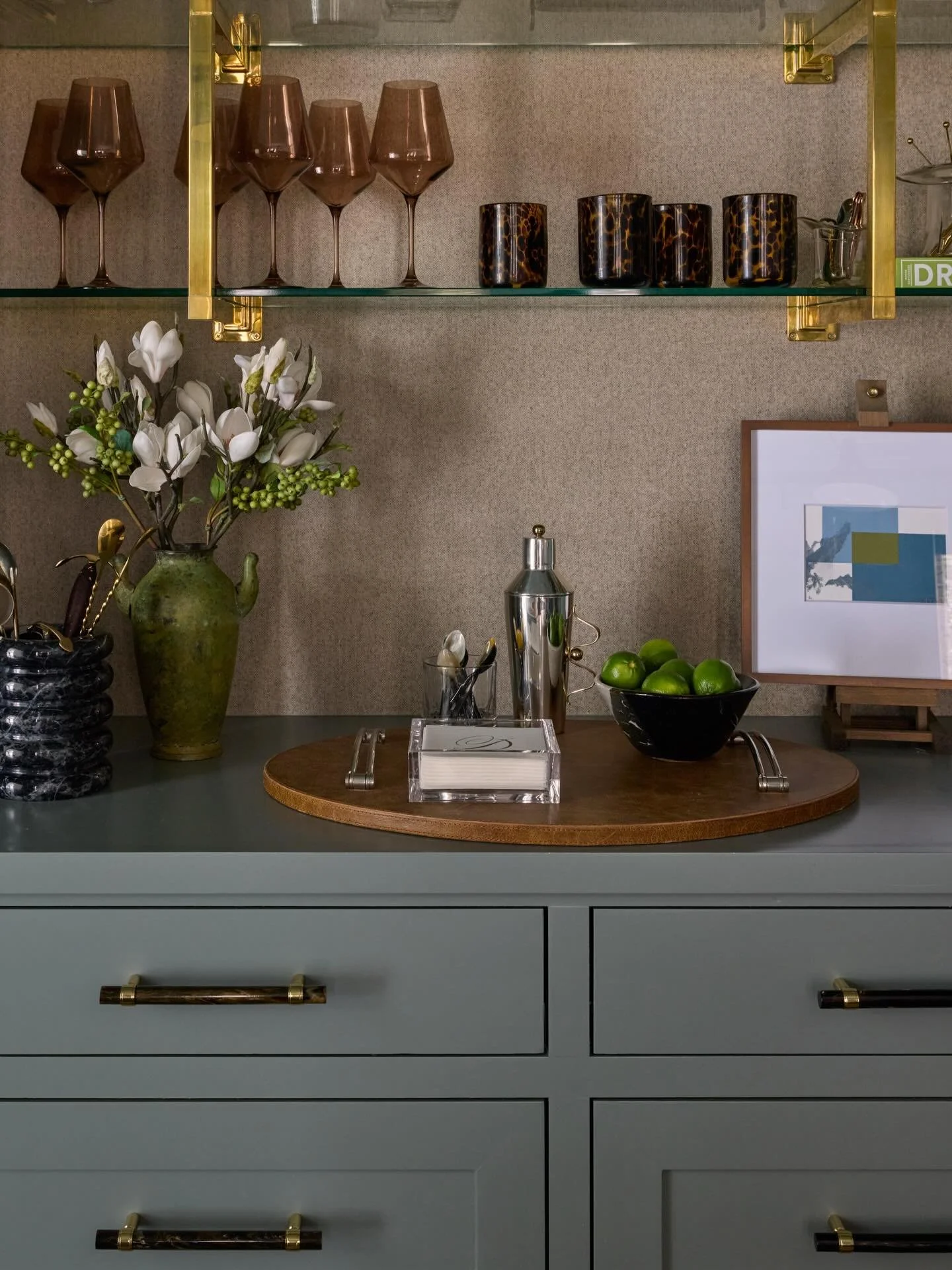 I genuinely don&rsquo;t think I&rsquo;ve ever designed or lived in a space where the color green was not present. Even just through the small touch of a plant. So if homes &amp; rooms count - I should be pinch exempt on st Patrick&rsquo;s day&hellip;