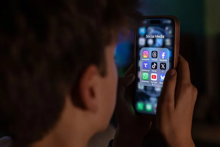 New report says screen time limits for children are no longer enough