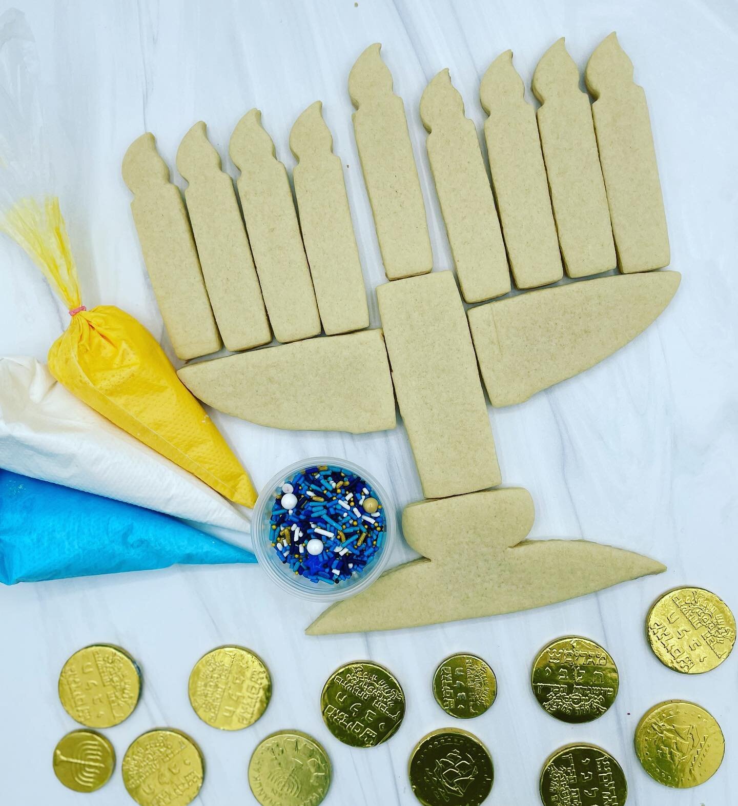 I hope this becomes your family&rsquo;s Hanukkah tradition! 🕎

Bonus - It also takes no space to store (since you&rsquo;ll eat it)! 🤪

Available to order at www.styledcookie.com for a limited time only.

#styledcookie #styledcookies #sugarcookiemar