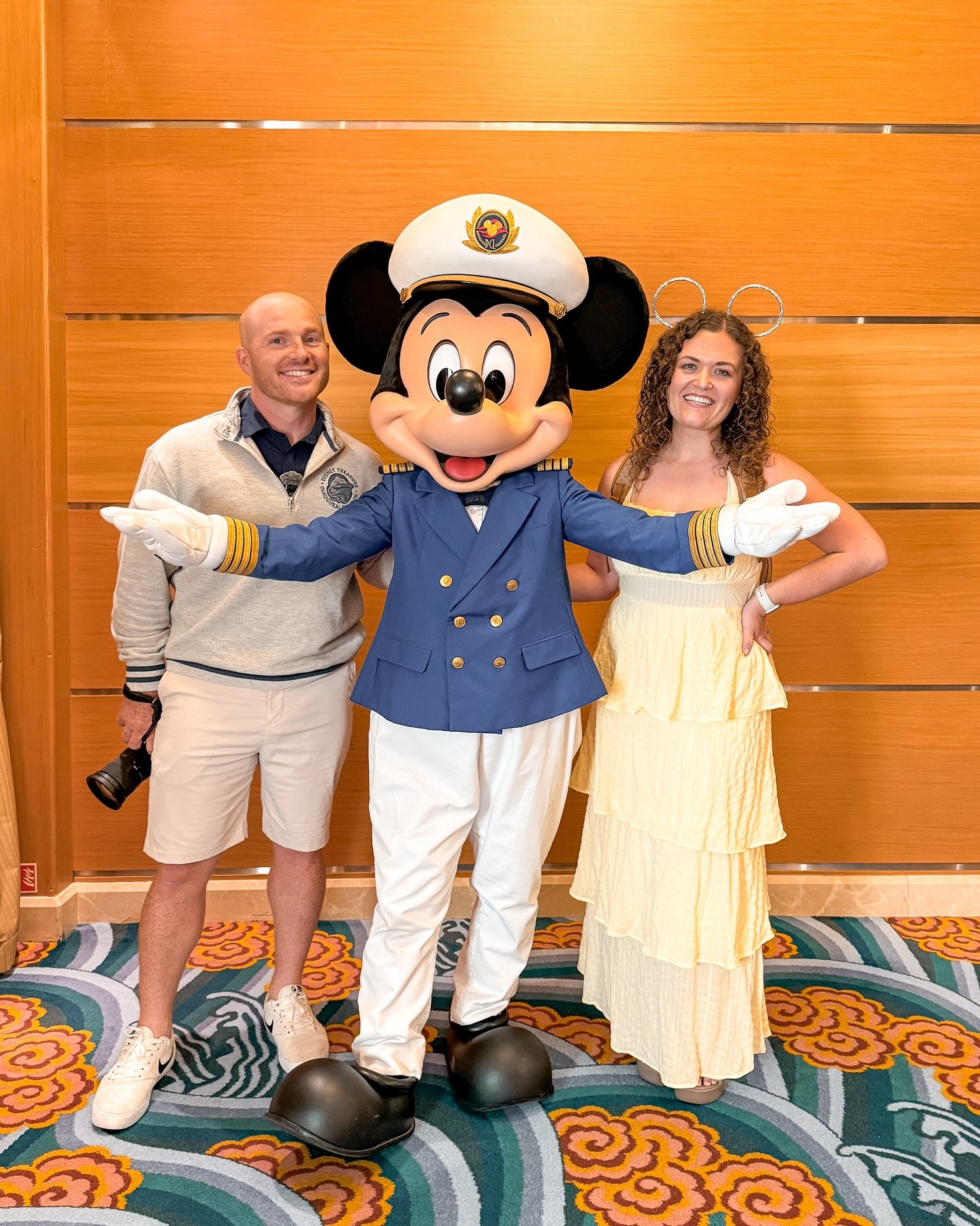 Meeting Disney characters isn&rsquo;t just for kids &mdash; it&rsquo;s for couples too 🐭💫

One of our favorite parts of sailing with Disney Cruise Line is how much fun adults can have meeting characters. Whether it&rsquo;s Mickey and Minnie in thei