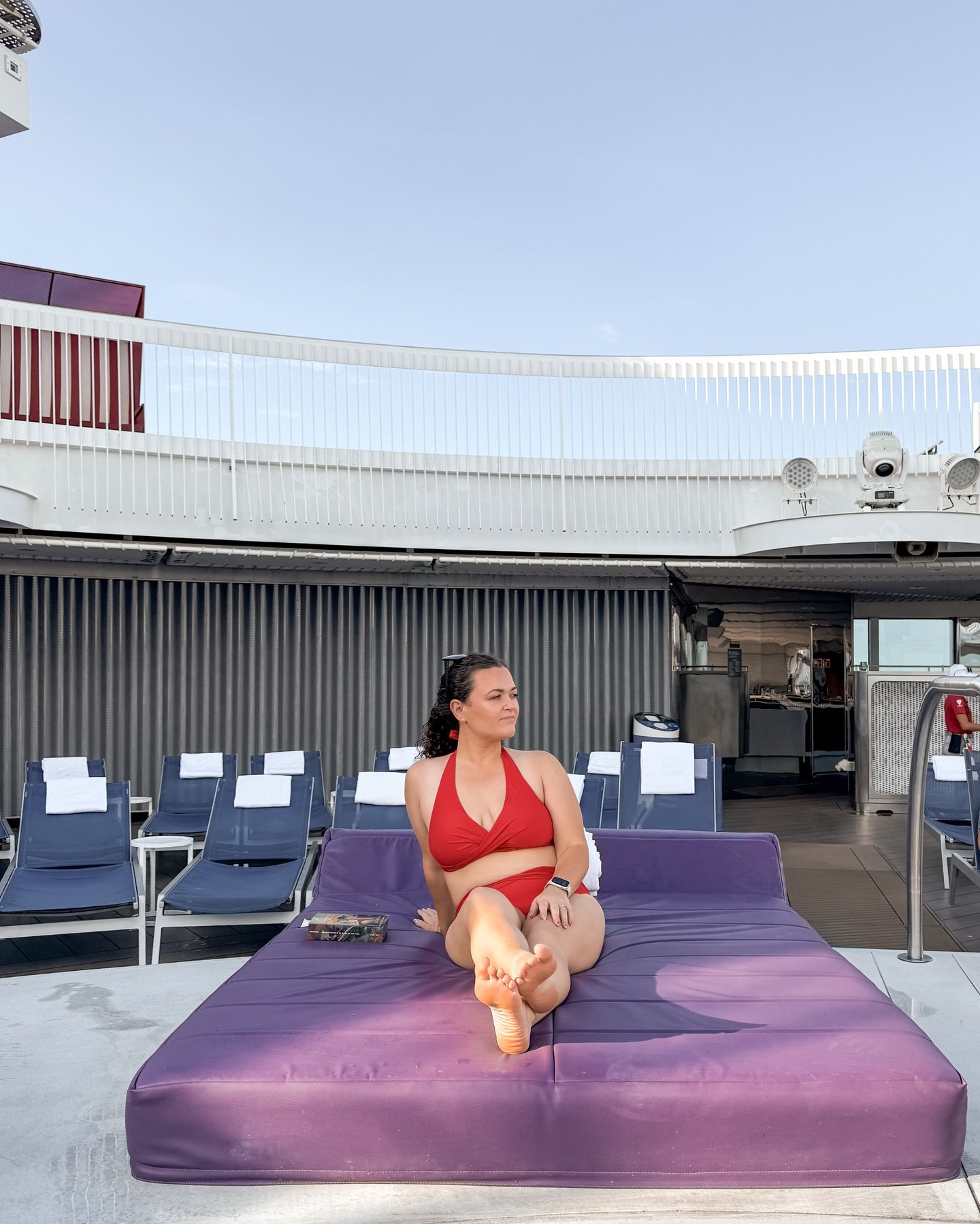 nothing on the schedule but the pool 😎

#travelwithjoshandtaylor #goldgellgetaways #virginvoyages #valiantlady #adultsonlycruise