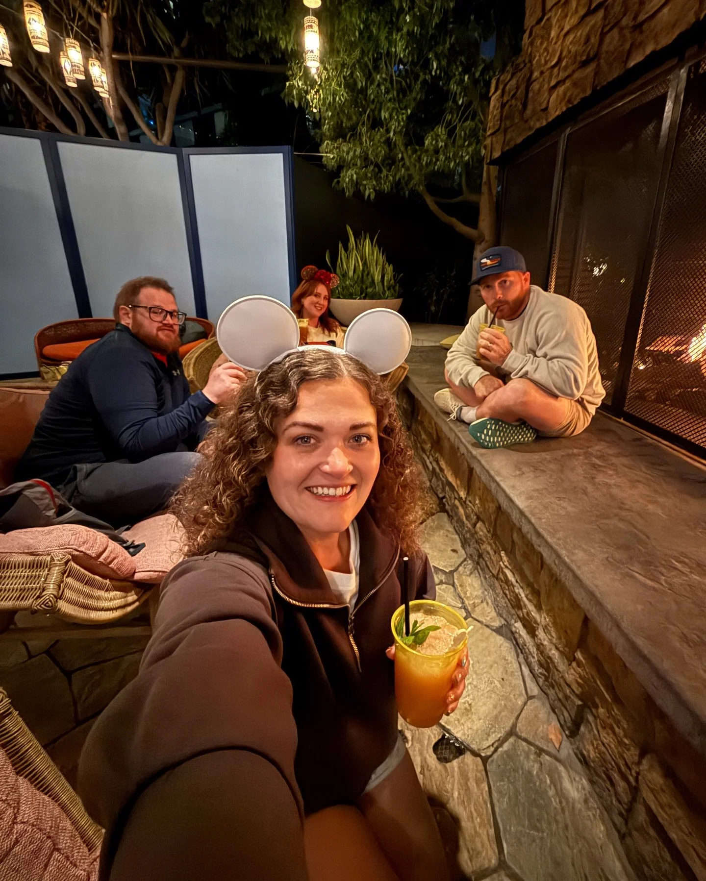 Trader Sam&rsquo;s&hellip; we tried 😅🌴🍹

We&rsquo;ve been to Disneyland three times now and somehow still hadn&rsquo;t made it inside Trader Sam&rsquo;s. With only 2 park days this trip we were hopeful to make an attempt.

After a full park day, w