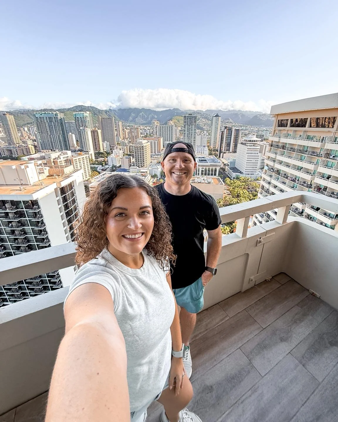 that just arrived in hawaii feeling 🌺

#travelwithjoshandtaylor #goldgellgetaways #sheratonwaikiki #waikikihawaii #oahuhawaii