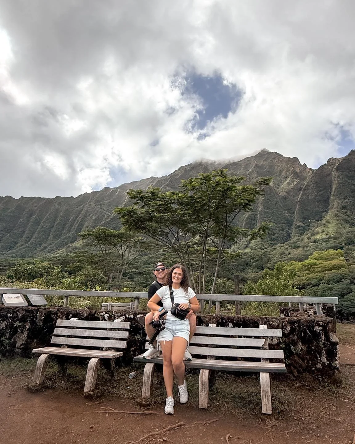 One of the most peaceful spots we visited on Oʻahu 🌿

Hoʻomaluhia Botanical Garden feels completely different from the beaches, lush tropical plants, dramatic mountain backdrops, and quiet roads perfect for exploring together. It&rsquo;s free to vis