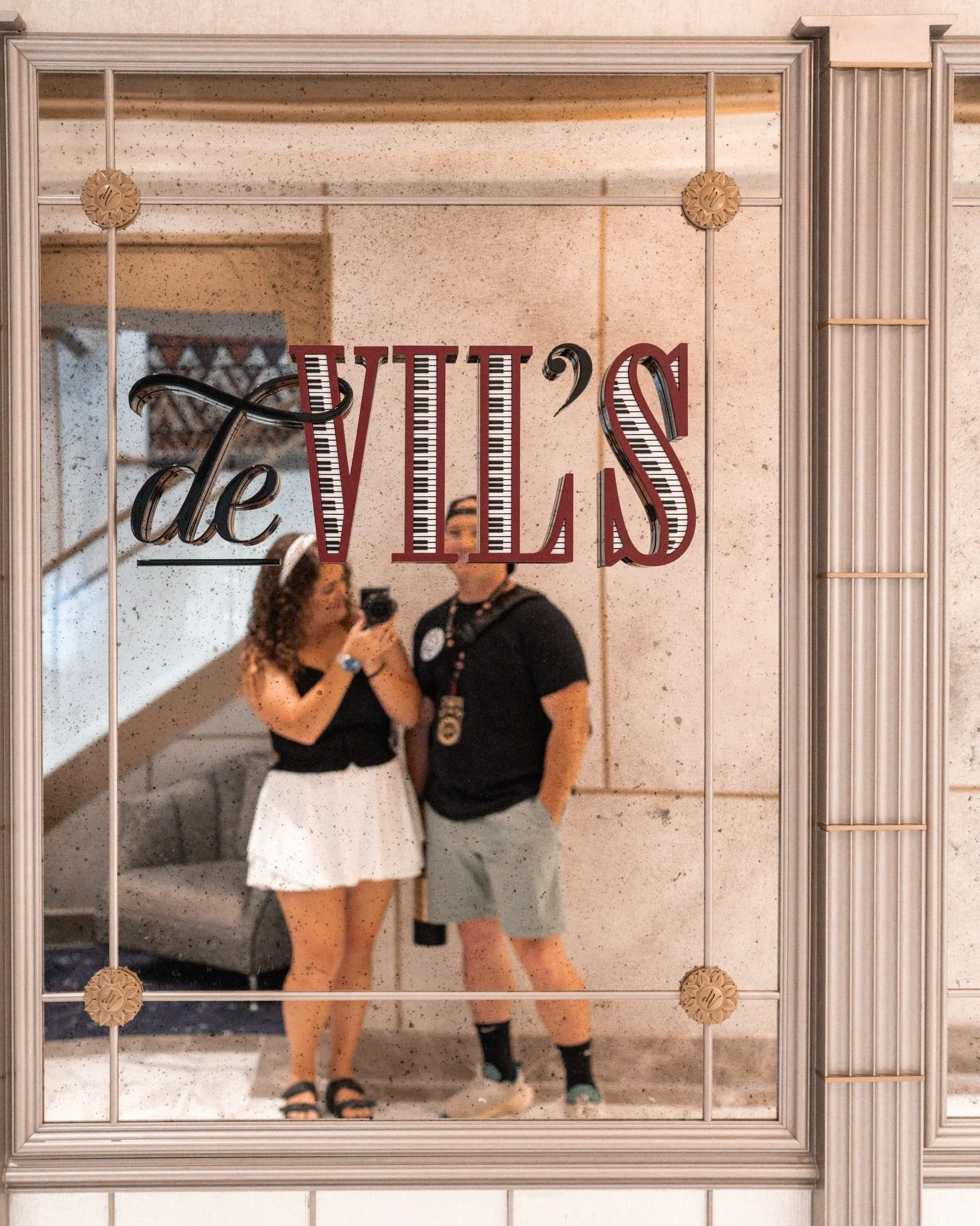 Wine, chocolate, and a little bit of magic 🍷🍫✨

Tasting experience at De Vil&rsquo;s Lounge = the perfect sweet treat at sea!

#travelwithjoshandtaylor #goldgellgetaways #disneydestiny #chocolateandwine #disneyadults