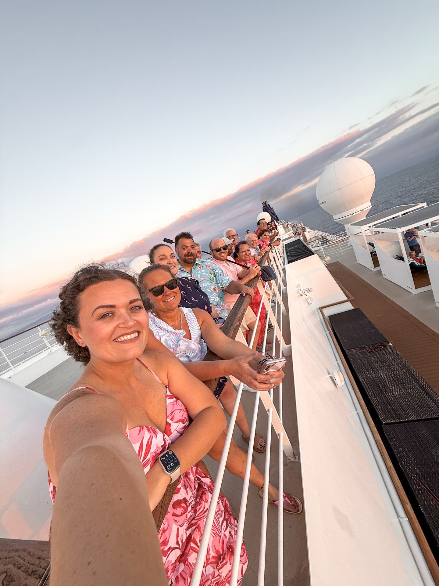 sunset &amp; dinner at sea 🌊 

#travelwithjoshandtaylor #goldgellgetaways #hawaiisunset #prideofamerica #norwegiancruiseline