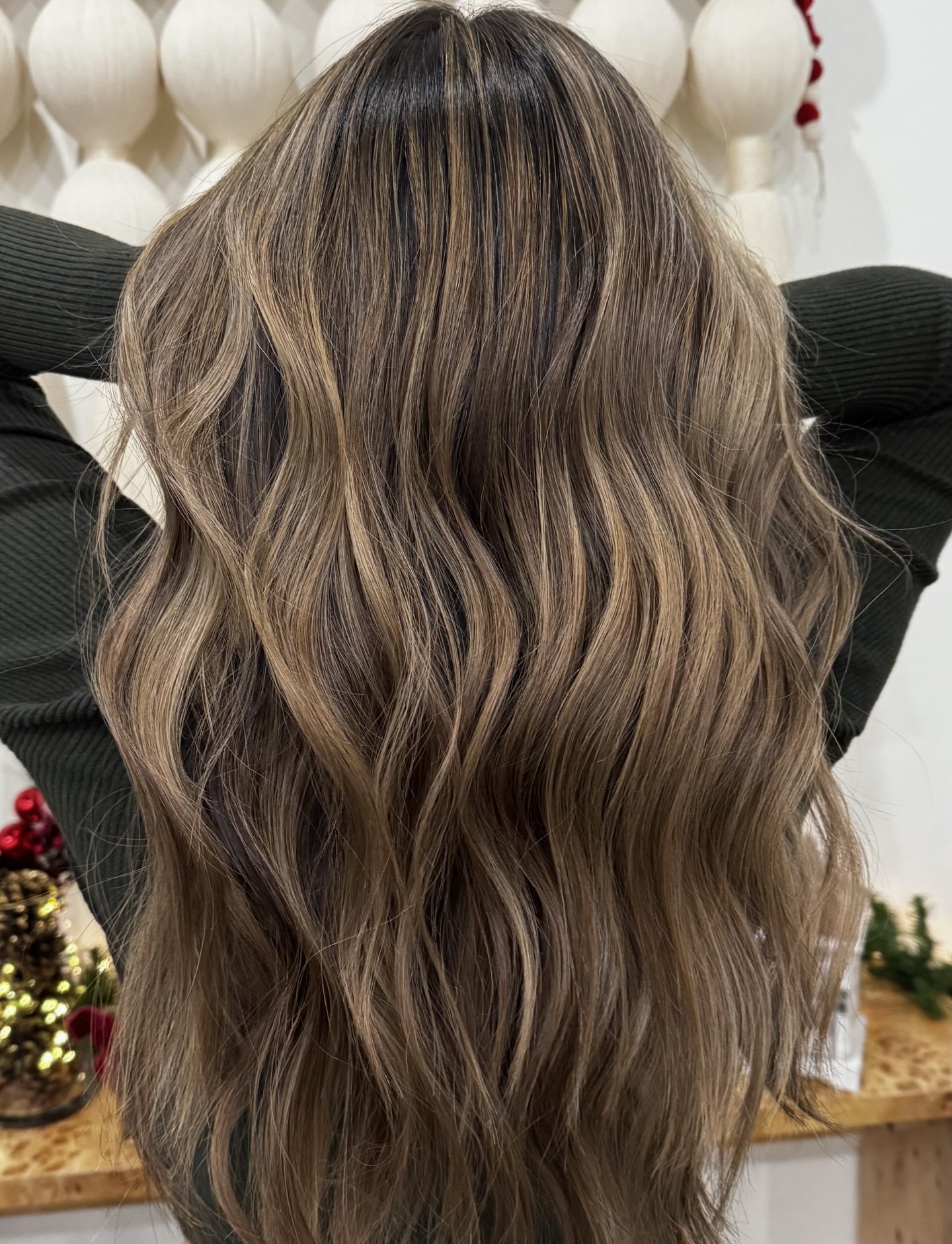 the balayage that&rsquo;ll have everyone wondering what your natural color is. swipe for the full effect 🤎

 
 
#sdhair #colorspecialists #balayagespecialist #haircolor San Diego hair salon