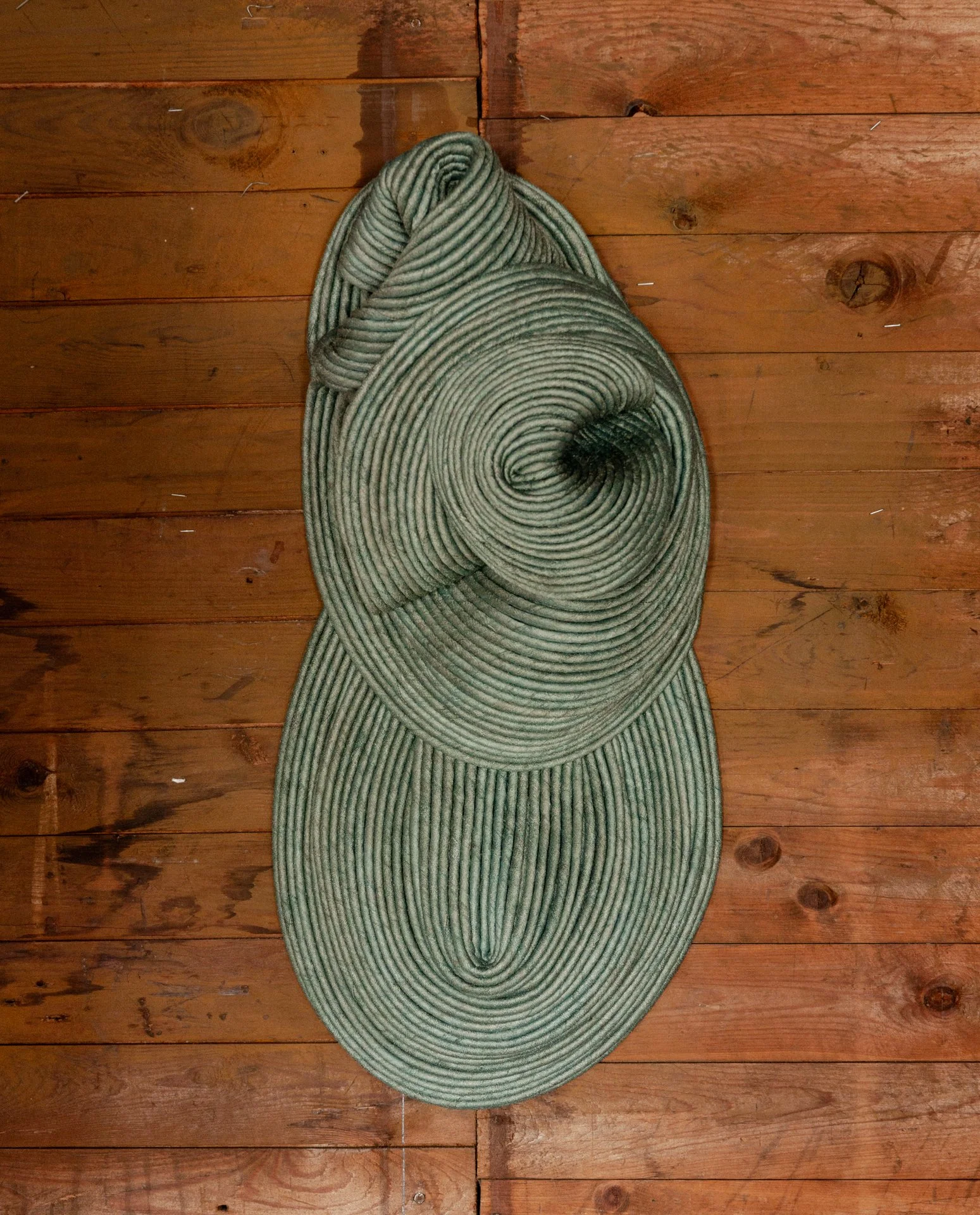sinivilli_textile_artwork_sommarstilleben_lokalhelsinki2025.jpg