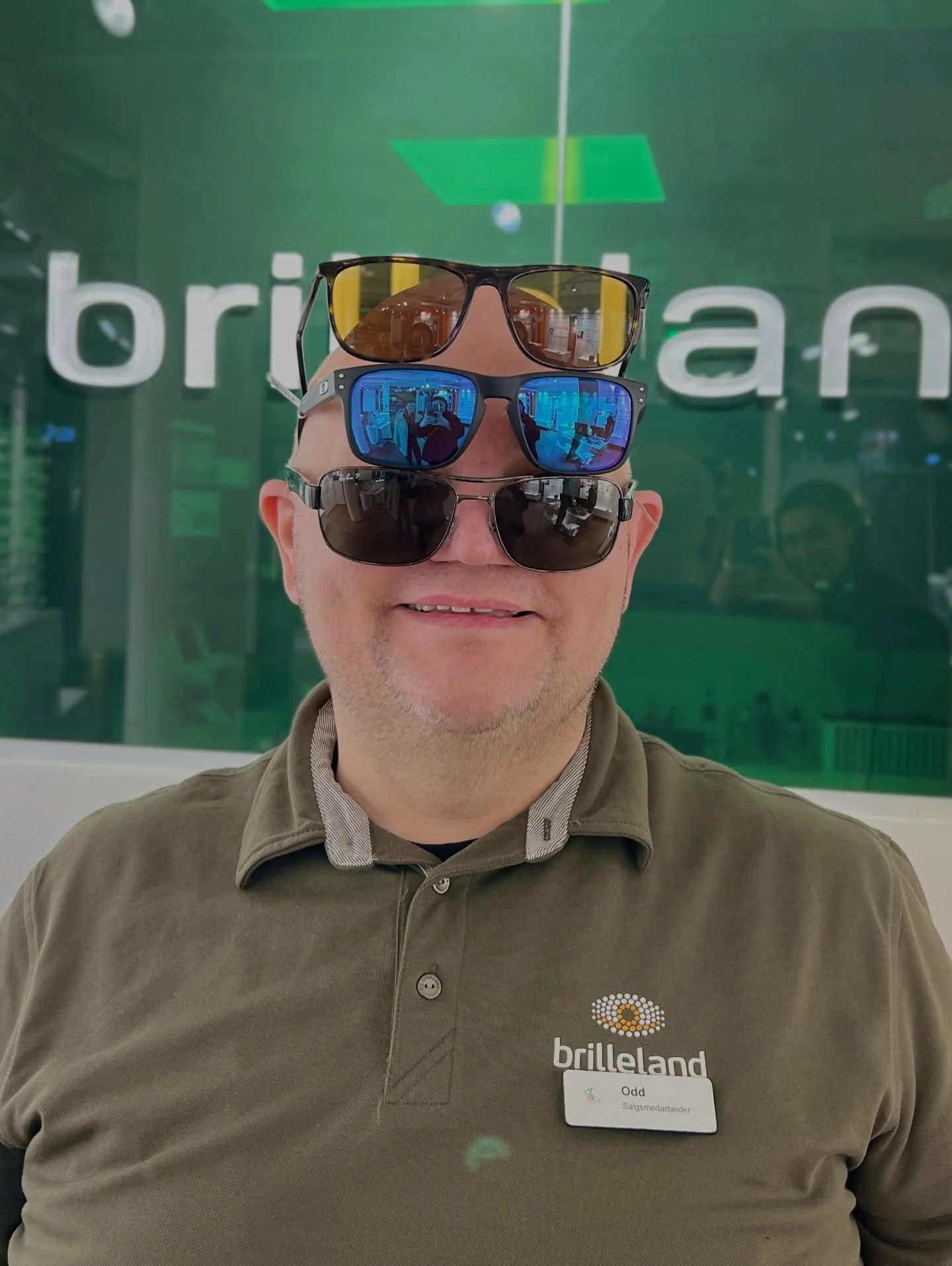 👓 -30 % P&Aring; SOLBRILLER 👓 Vintersol kan v&aelig;re minst like skarp som sommersol, spesielt n&aring;r den reflekteres i sn&oslash;en. Hos Brilleland p&aring; Bekkestua Senter finner du trendy solbriller i en rekke farger og fasonger. ✨👓 Og du.