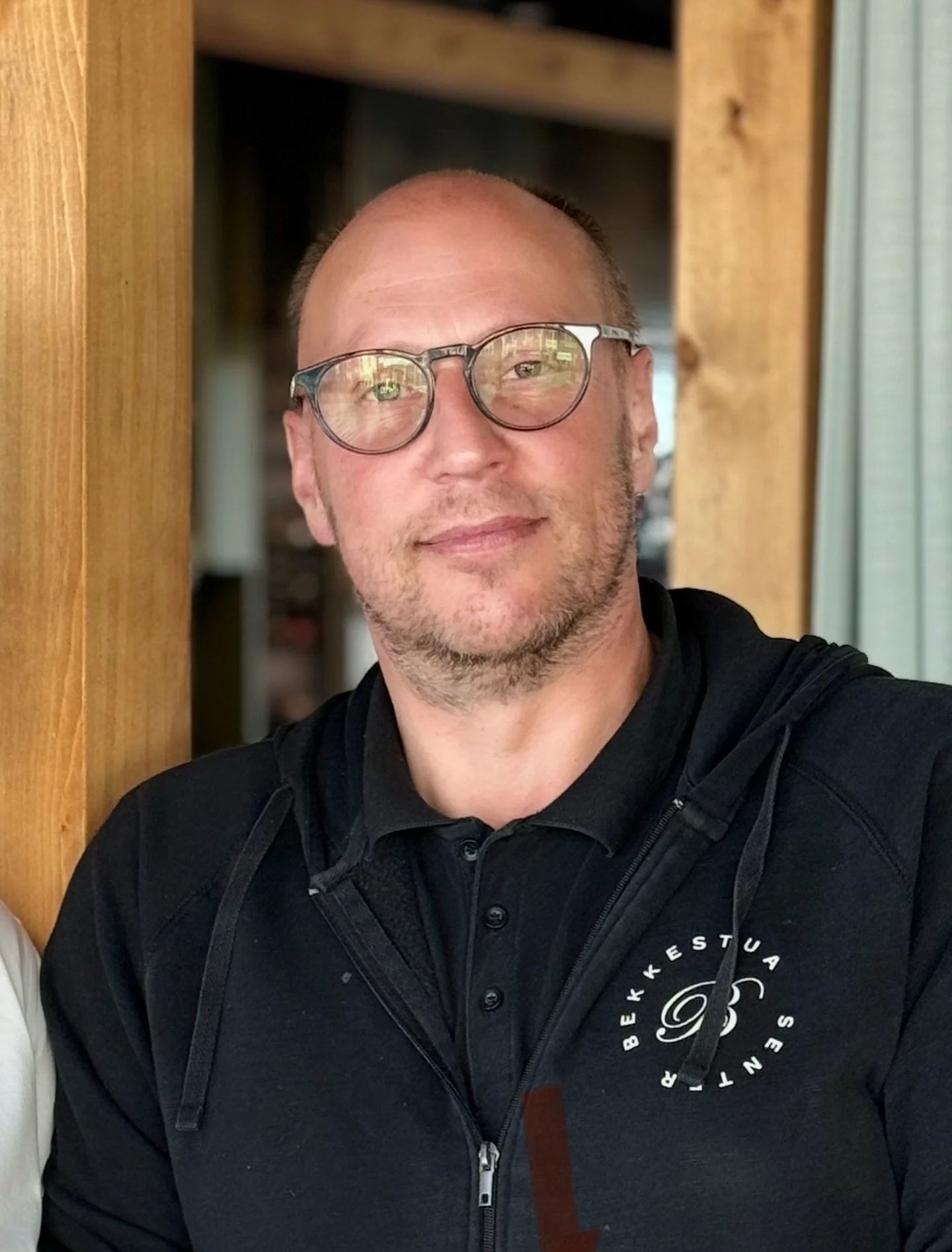 ❤️V&Aring;R VAKTMESTER❤️ Vi er s&aring; heldige som har Glenn som vaktmester p&aring; Bekkestua Senter. Han er en av dem som virkelig gj&oslash;r en forskjell, hver eneste dag. Ikke bare s&oslash;rger han for at alt fungerer som det skal og at senter