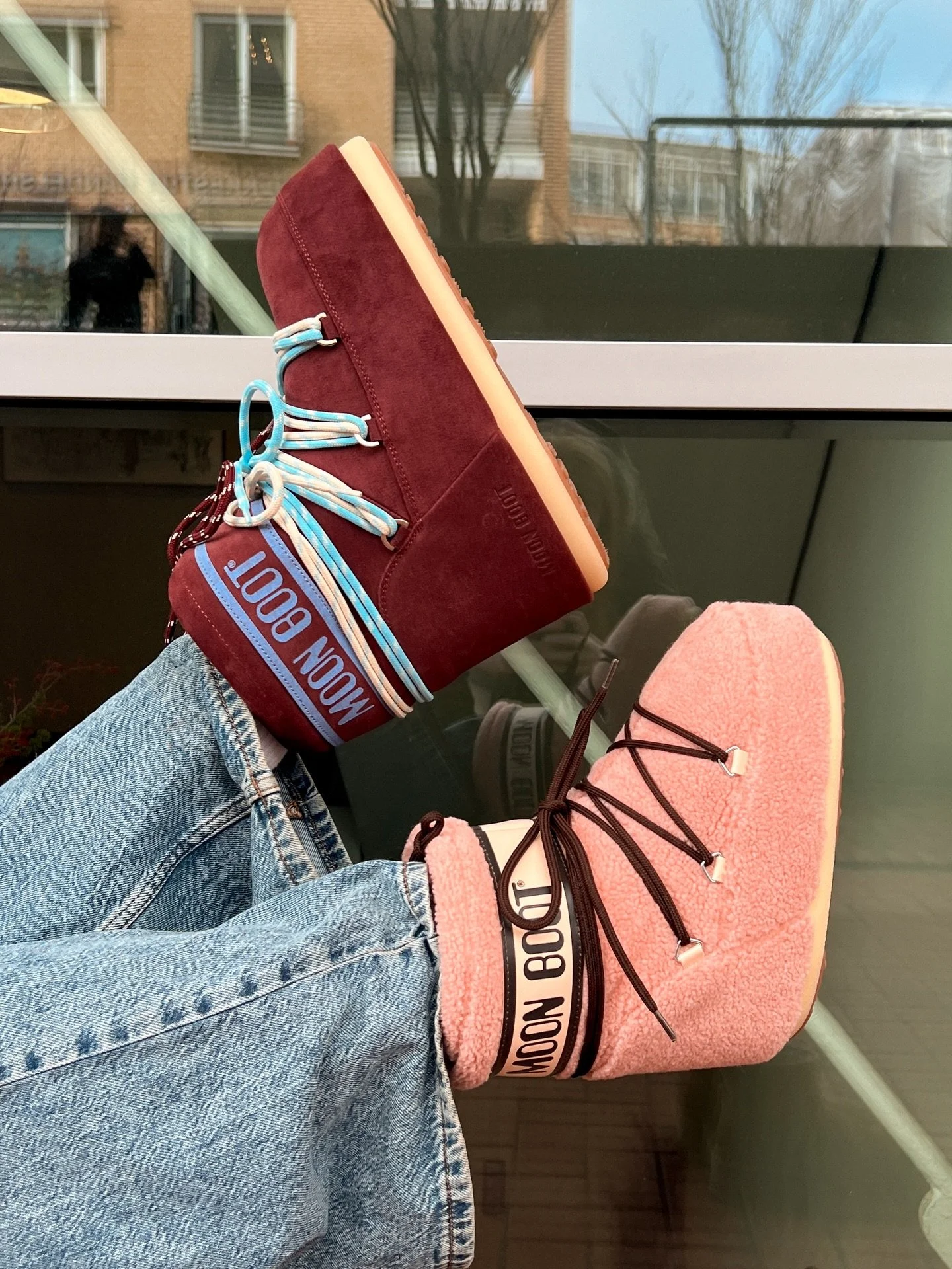 🐣MOON BOOTS TIL P&Aring;SKEN🐣 P&aring;sken n&aelig;rmer seg og Bekkestua Sko p&aring; Bekkestua Senter har noe ekstra fint til f&oslash;ttene dine! Varm, ikonisk og perfekt til p&aring;skeferien enten du skal p&aring; hytta, afterski eller v&aelig;