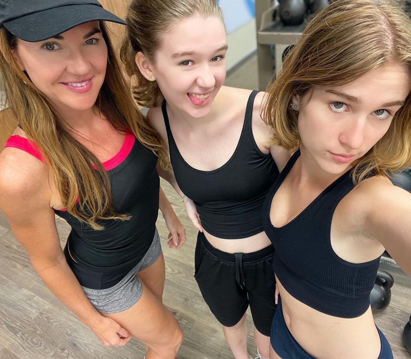 🏋️&zwj;♀️😅5 Tips to Help Your Teens ❤️ to Exercise 😅🏋️&zwj;♀️

We have always been an active crew, but as Violet and Scarlett grew into teenagers, they began to have strong opinions about exercise. 

Here&rsquo;s what I did right (and my biggest 