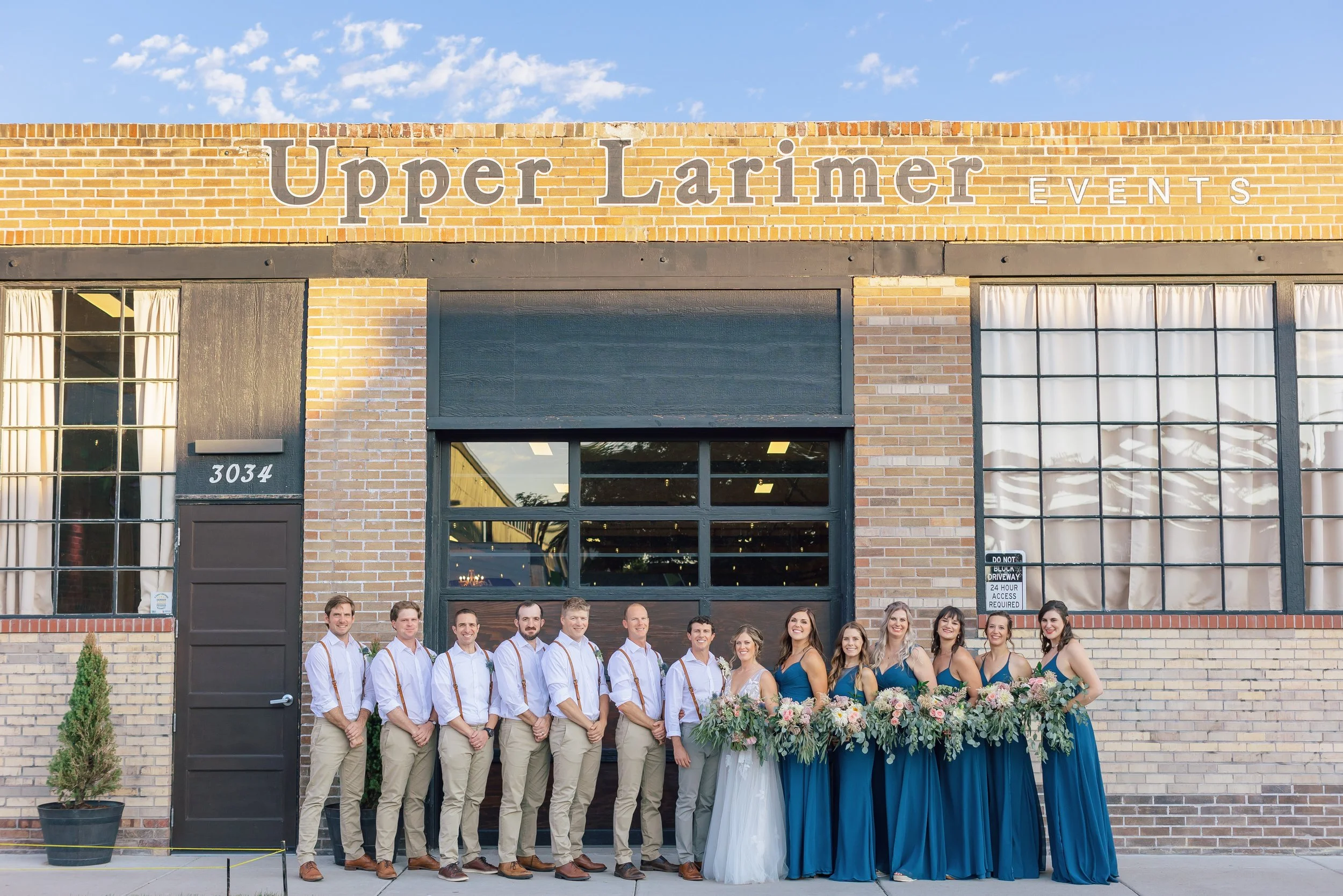 Scenic outdoor photo wedding party at Upper Larimer