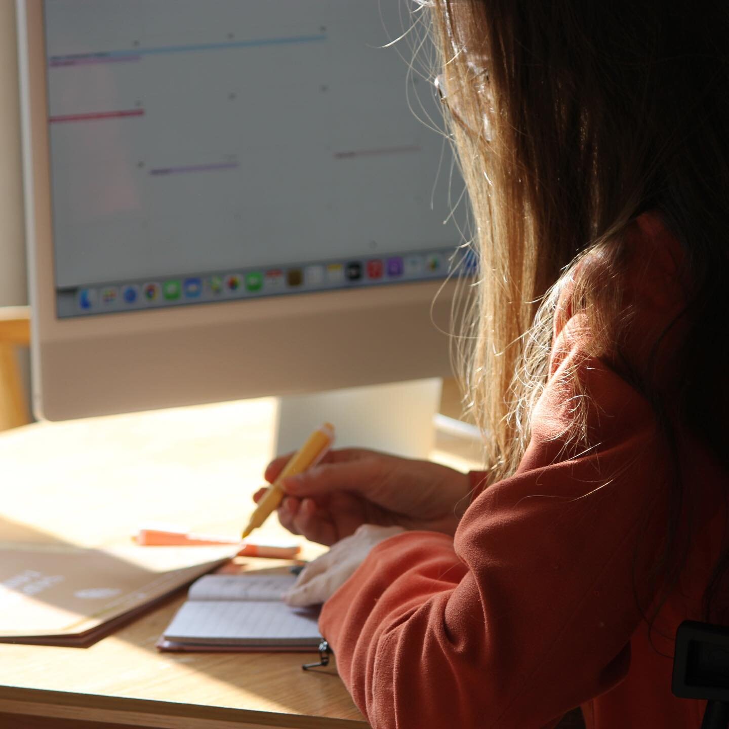 Quels services proposent design.perrine ? 

. Tout d&rsquo;abord je vous accompagne sur la totalit&eacute; du projet que nous allons aborder : concept - d&eacute;veloppement - fichiers d&rsquo;impressions. 

&bull; Dans quels domaines ? 
Un joli pane