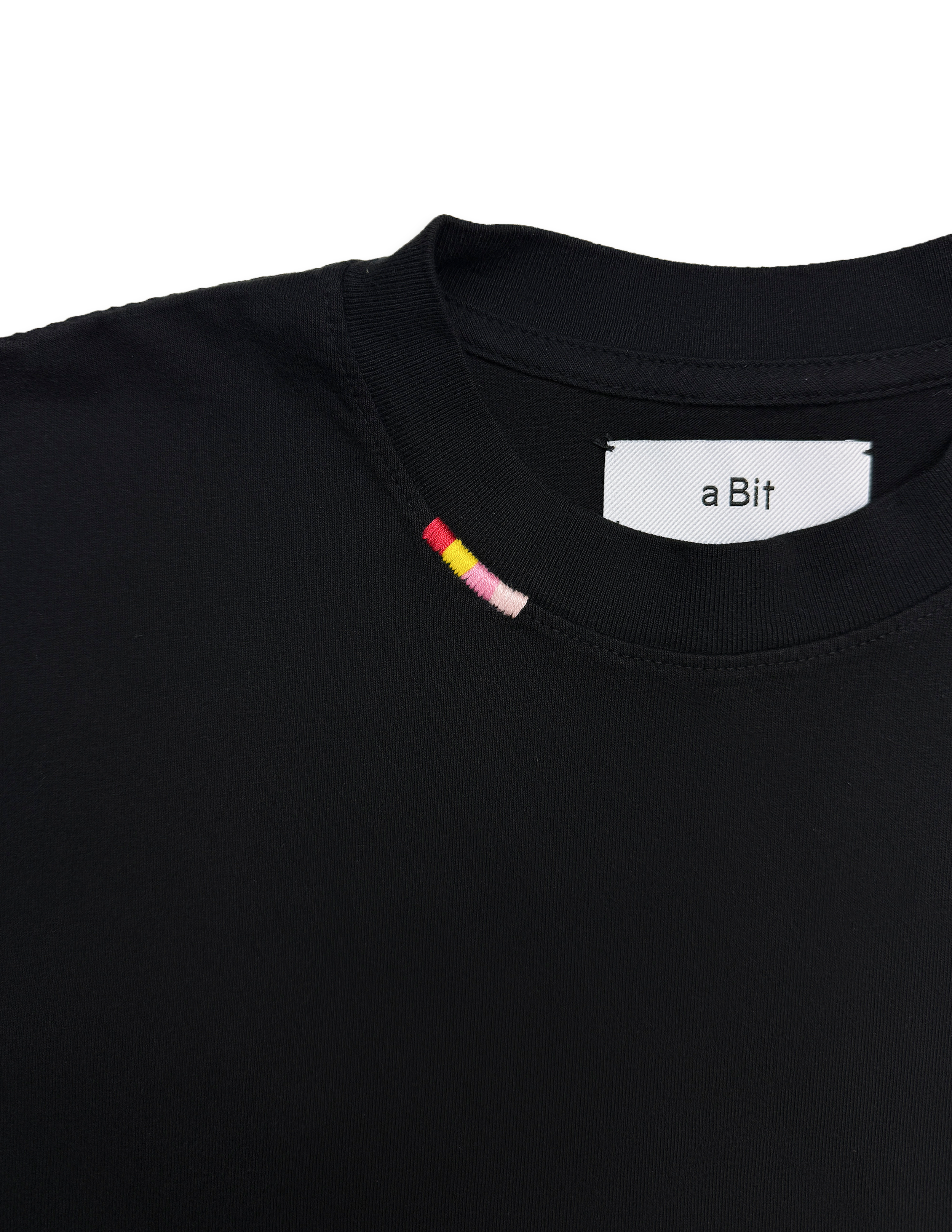 ESSENTIAL T-SHIRT NECK DETAIL.png