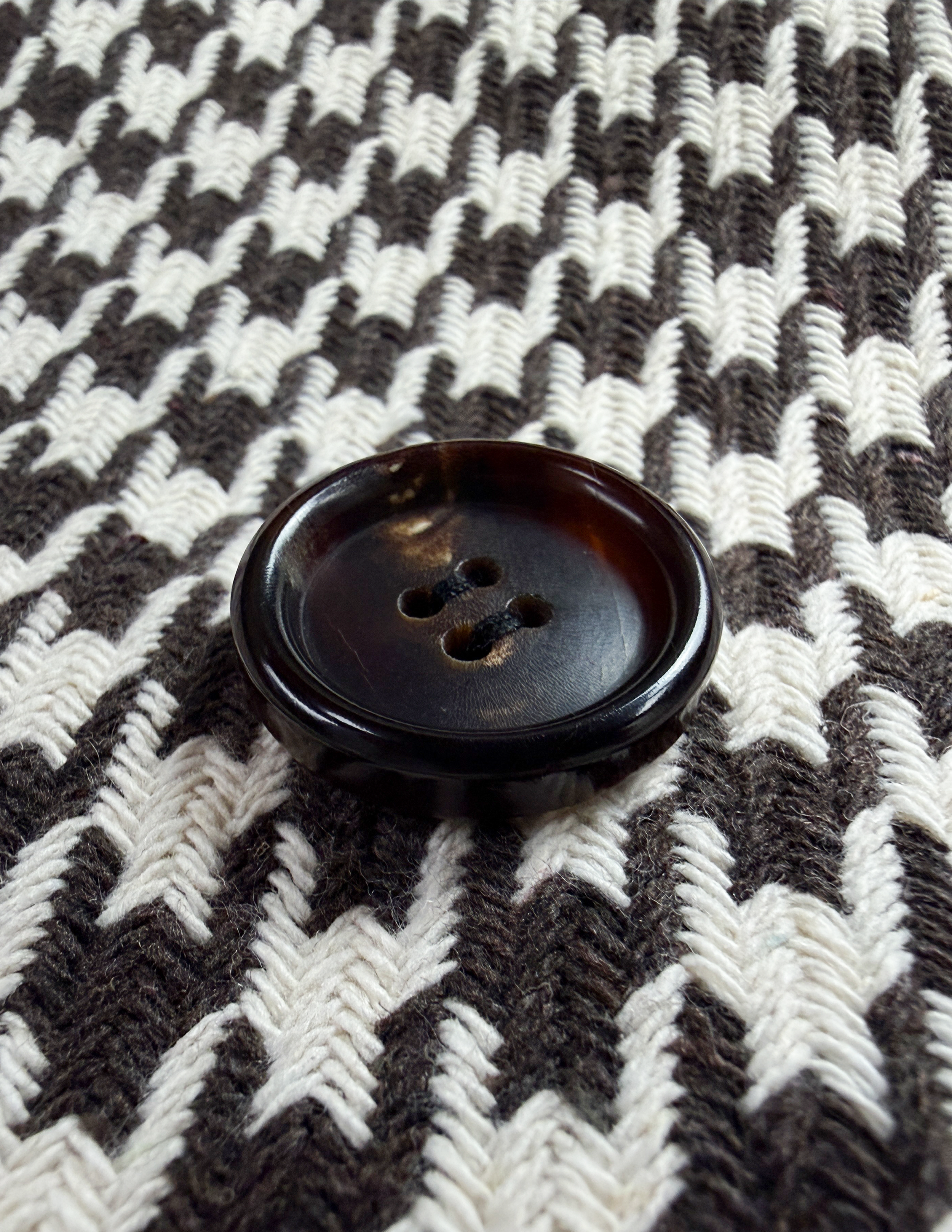 HORN BUTTON BROWN.png