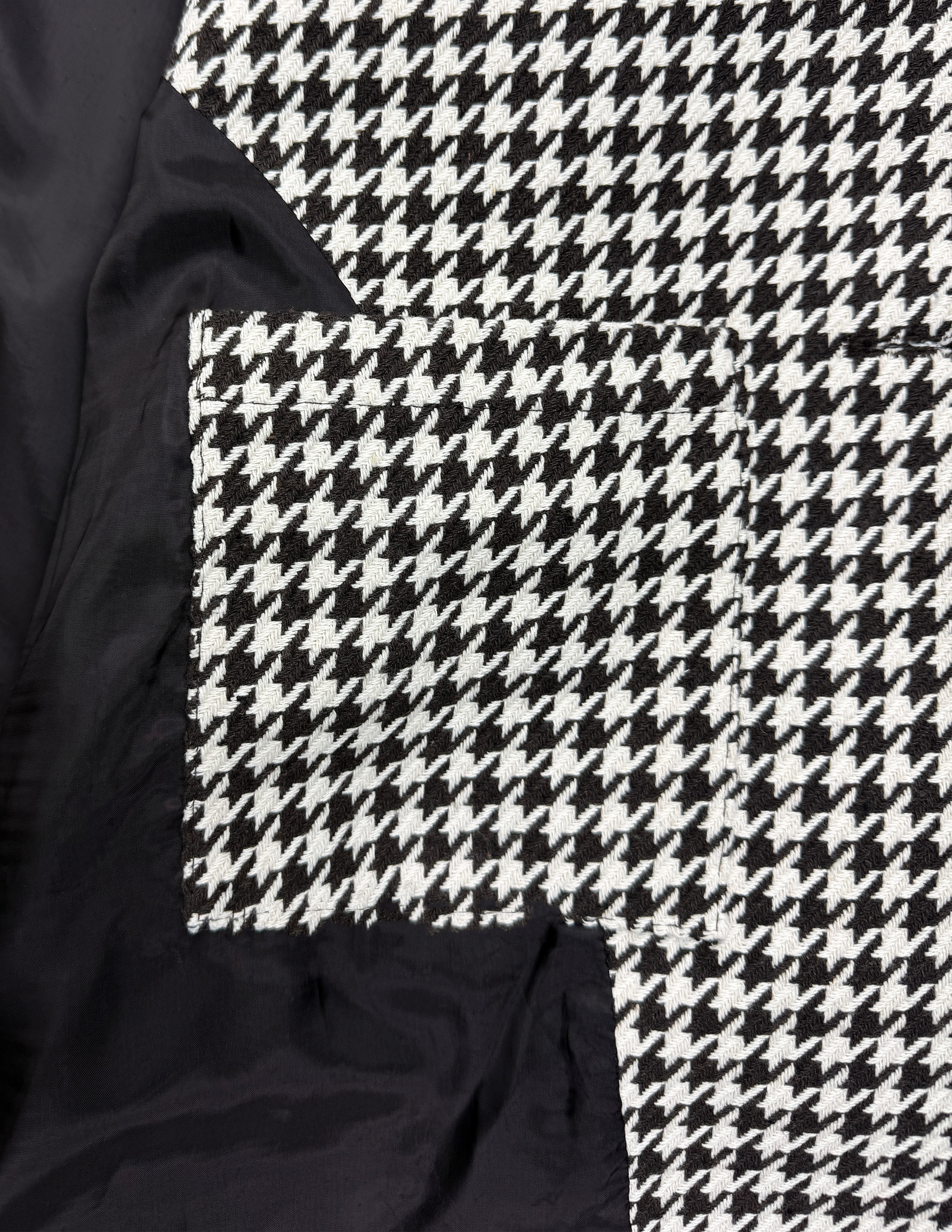 COAT INNER POCKET.png