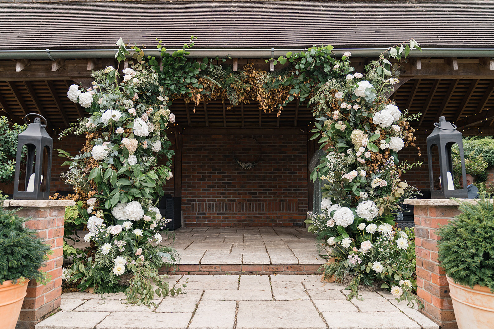 THE BYRE 🌸
The Byre sits within our outside courtyard to give you the perfect place to catch some shade or take a seat on the comfortable sofas. The Byre also makes a great spot for your photos! Whether it's decorated in stunning flowers like this o