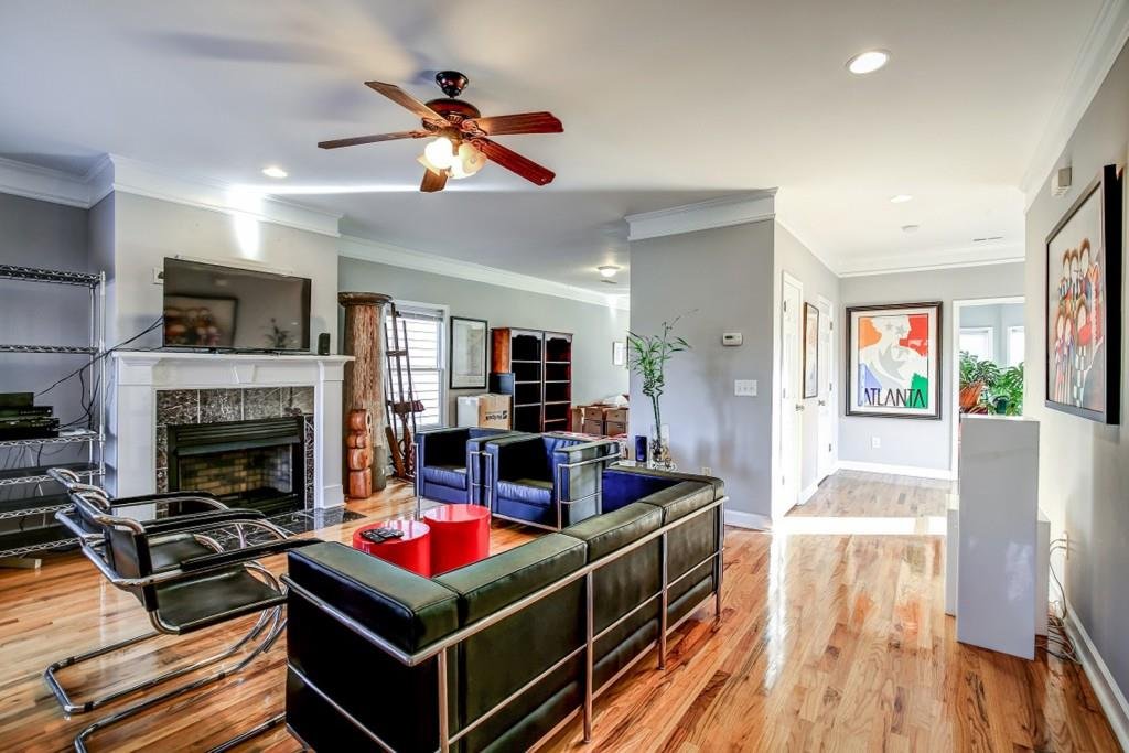 724 Connally | Summerhill | Living Room Before