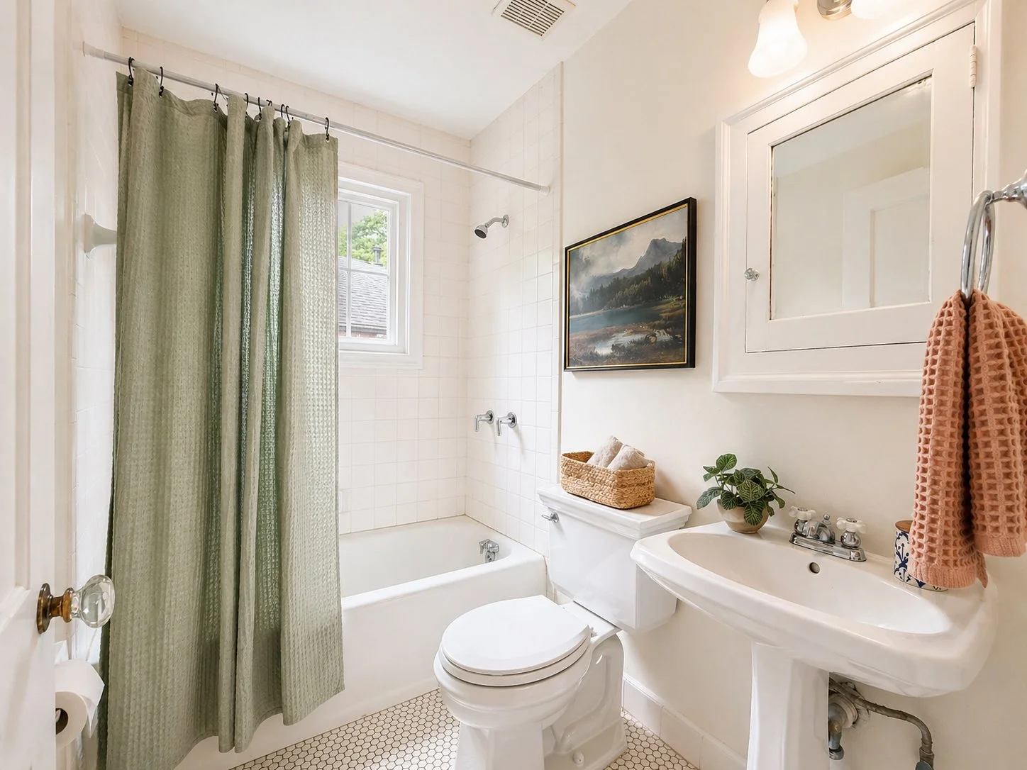 4- SecondaryBath.jpg