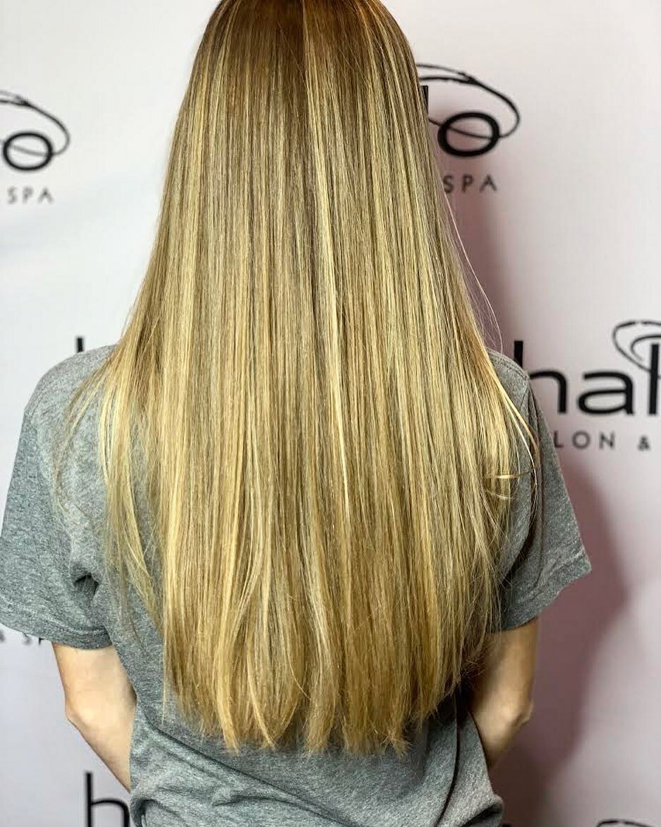 Back-to-school beautiful:

Lily wanted to add more brightness to her stunning bronde base, so Edgar used @goldwellus Light Dimensions to lift her color and give her some perfect second semester highlights.

Ready to refresh? Want to enhance your natu