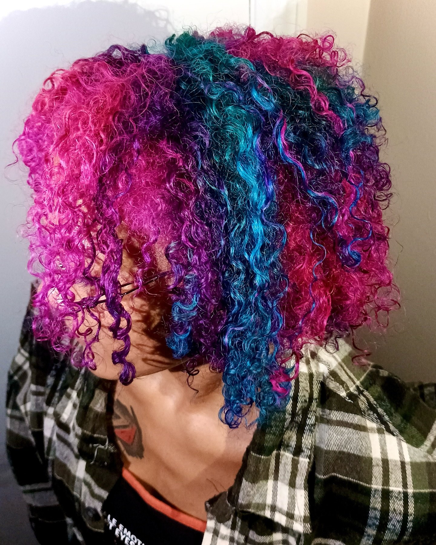 Elumenated 🎨

Anna took her client&rsquo;s light blonde curls and created a Cheshire Cat masterpiece with Elumen color then styled with some of our signature DevaCurl products. Book your consultation or appointment today at haloaugusta.com, on the G