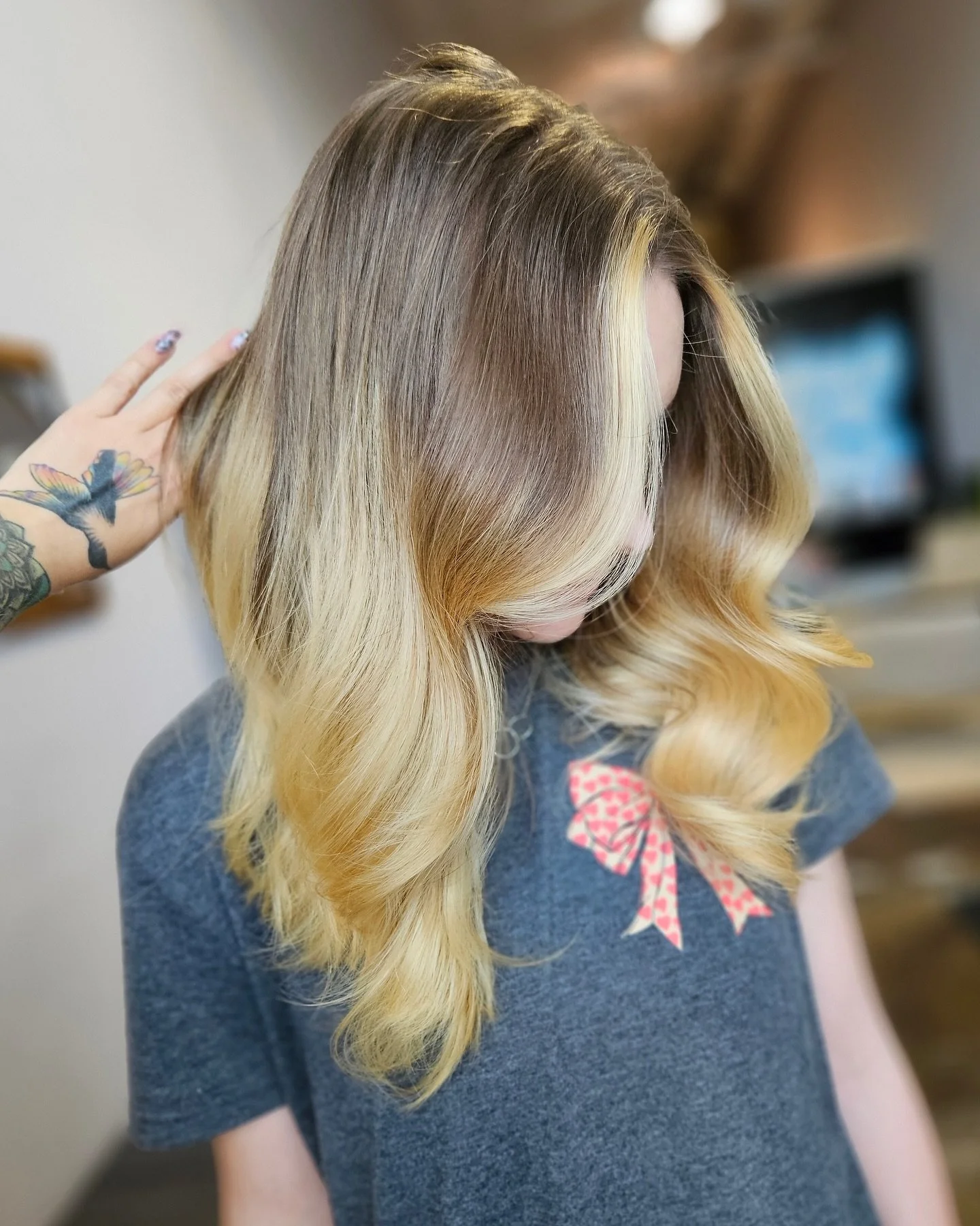 Balay babe 💁&zwj;♀️

Michelle&rsquo;s client wanted to go brighter and make an impact. The result? This warm balayage, perfect for balancing out the cooler days ahead. Book your next appointment now at haloaugusta.com, on the Go Halo app, or over th