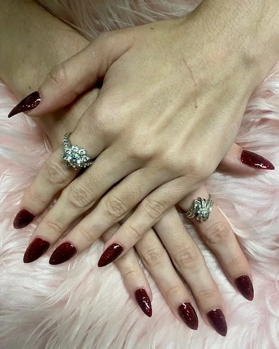 Glitz &amp; glamour &hearts;️

Charm&rsquo;s client wanted something warm for the fall with a little pop of glam. She created this stunning acrylic set perfect for day &amp; night! Book your next nail appointment now at haloaugusta.com, on the Go Hal