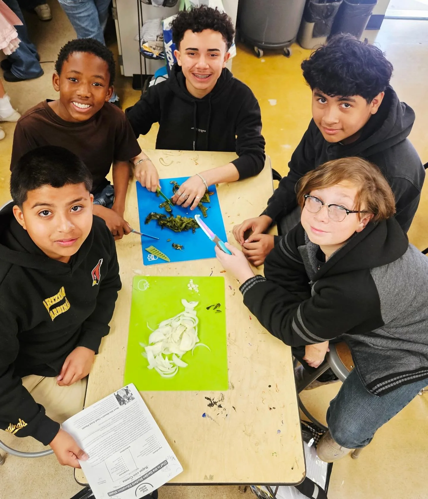 We celebrate the wonderful culinary and garden experiences February brought our students learning all about sweet onion 🧅 

Students prepared and tasted Chef Erick&rsquo;s Rajas con Crema recipe @stunna_bear @requinto_phx 
and took planting tips fro