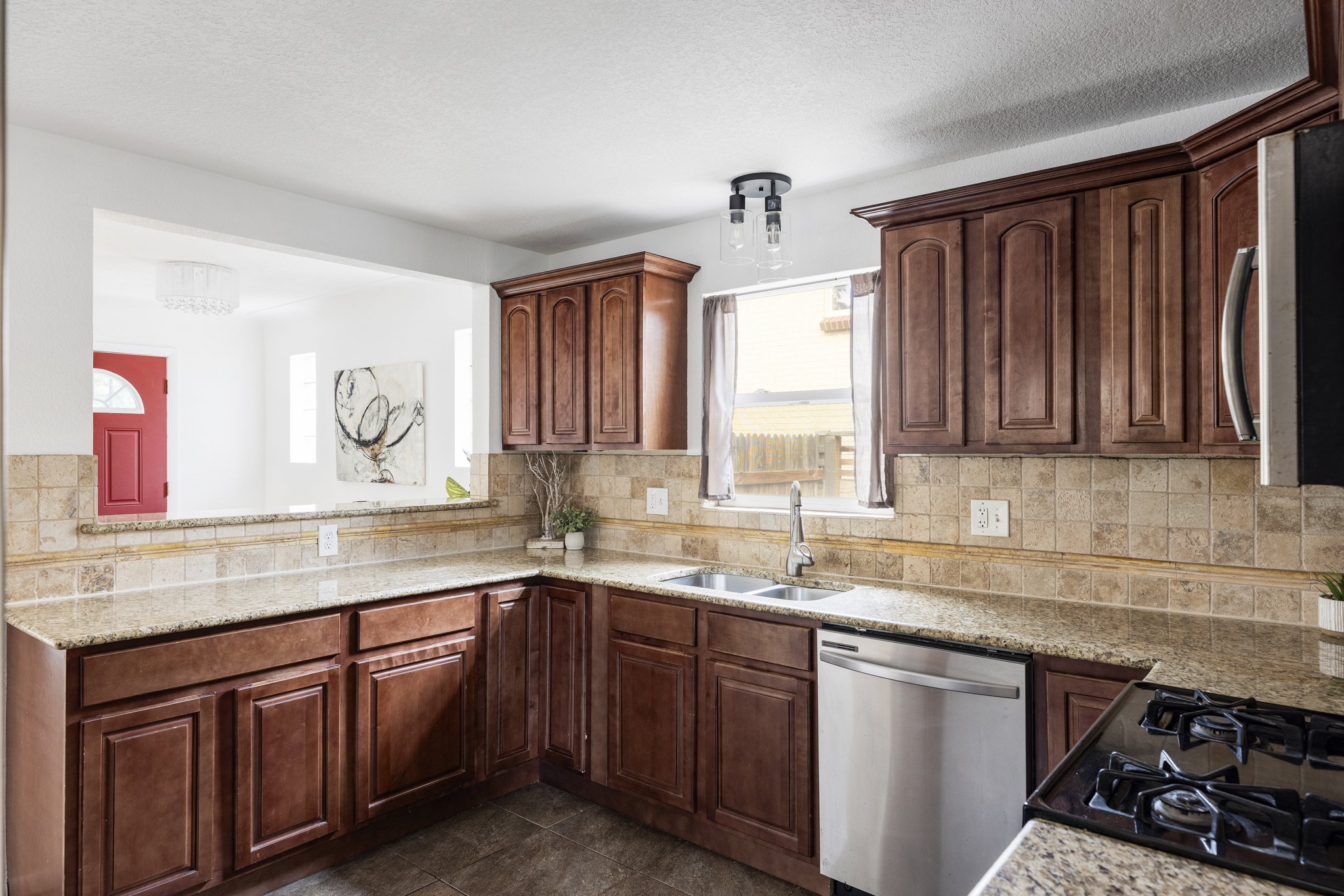 RaeScott_3321 Birch St_web-11.jpg
