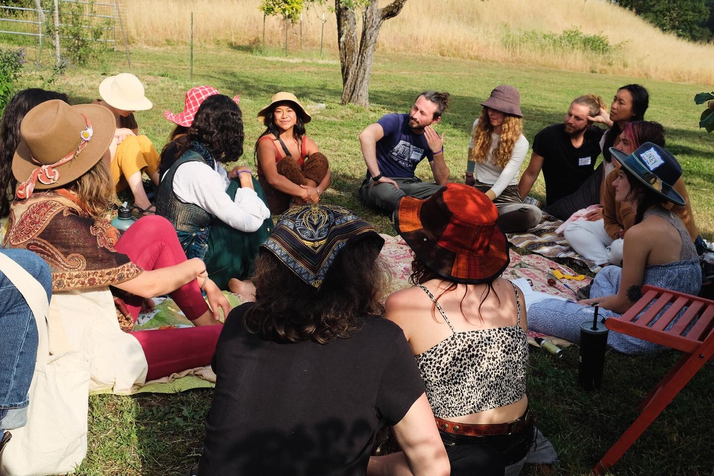 🌟🌟4 MORE DAYS OF OUR $100 OFF EARLY BIRD DISCOUNT!! 🌟🌟Join us for the @integracollective &amp; @kisbotanicals EARTH BODY SPIRIT course in Chapel Hill,NC ✨🤍🌱

Are you ready for a weekend of connection, community, and deep learning about your bod